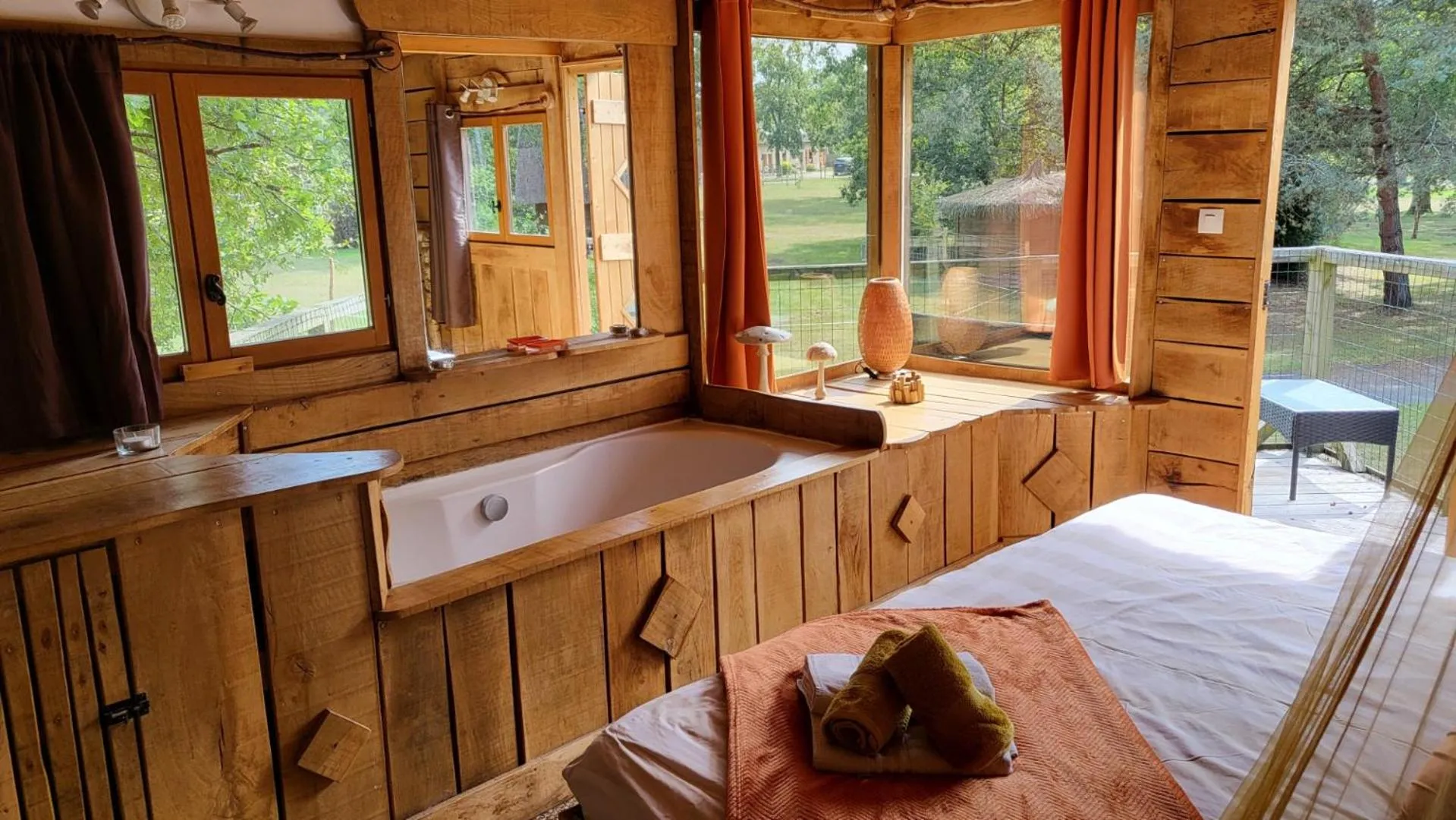 Photo of the whole room, Bed in Le Nid Dans Les Bruyères