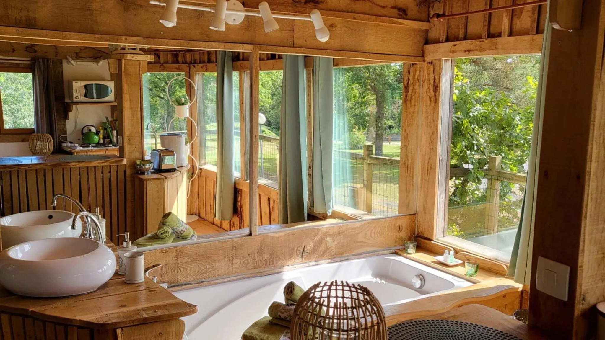 Bathroom in Le Nid Dans Les Bruyères