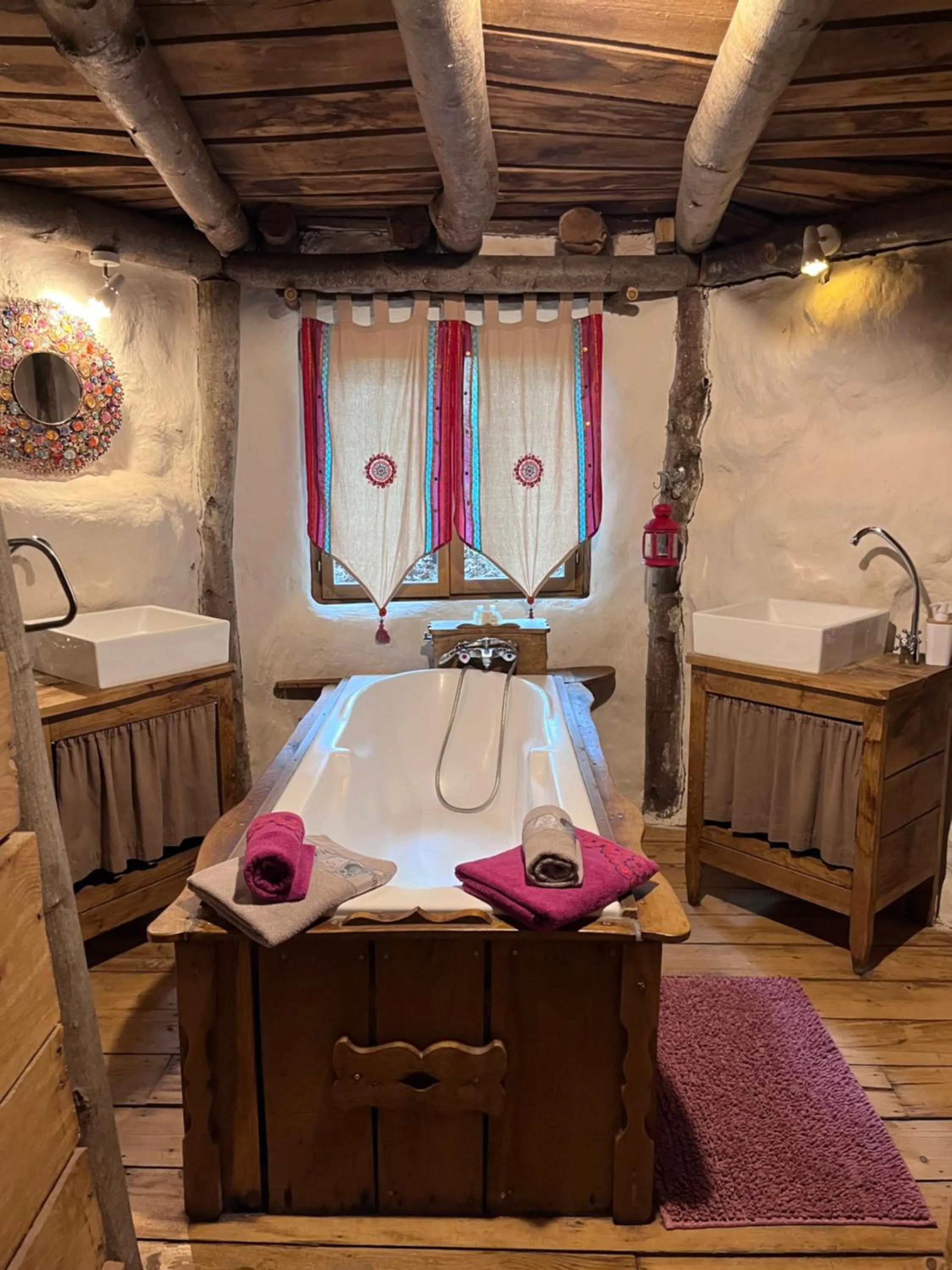 Bathroom, Bed in Le Nid Dans Les Bruyères