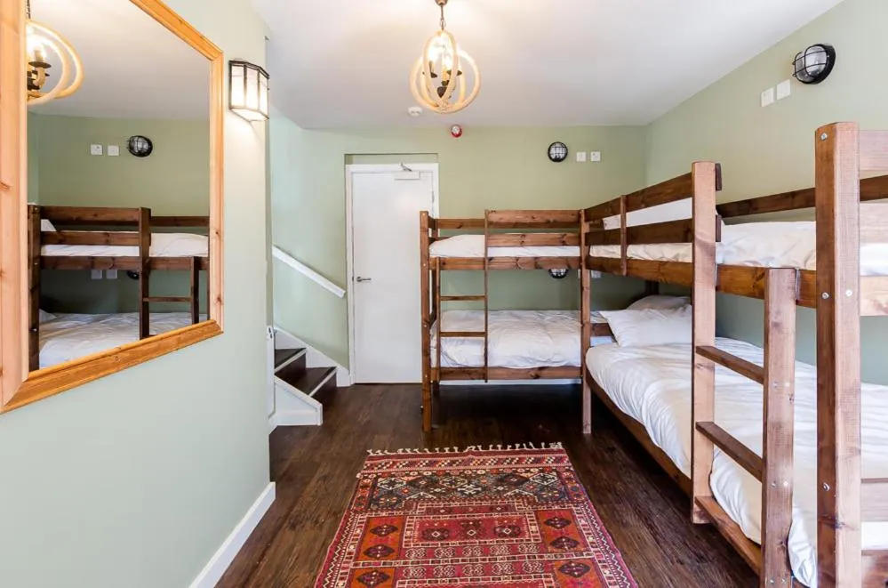 Bedroom, Bed in Honeypot House