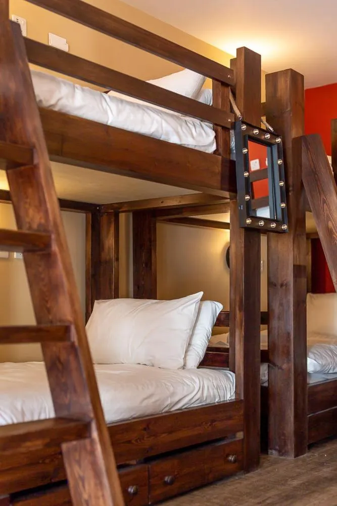 Bedroom, Bed in Honeypot House