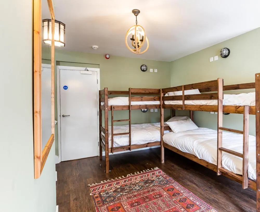 Bedroom, Bed in Honeypot House