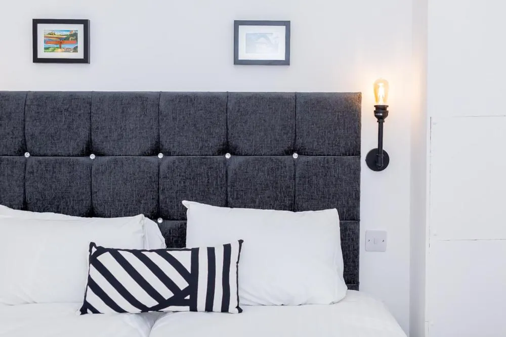 Bedroom, Bed in Honeypot House