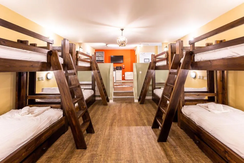 Bedroom, Bed in Honeypot House