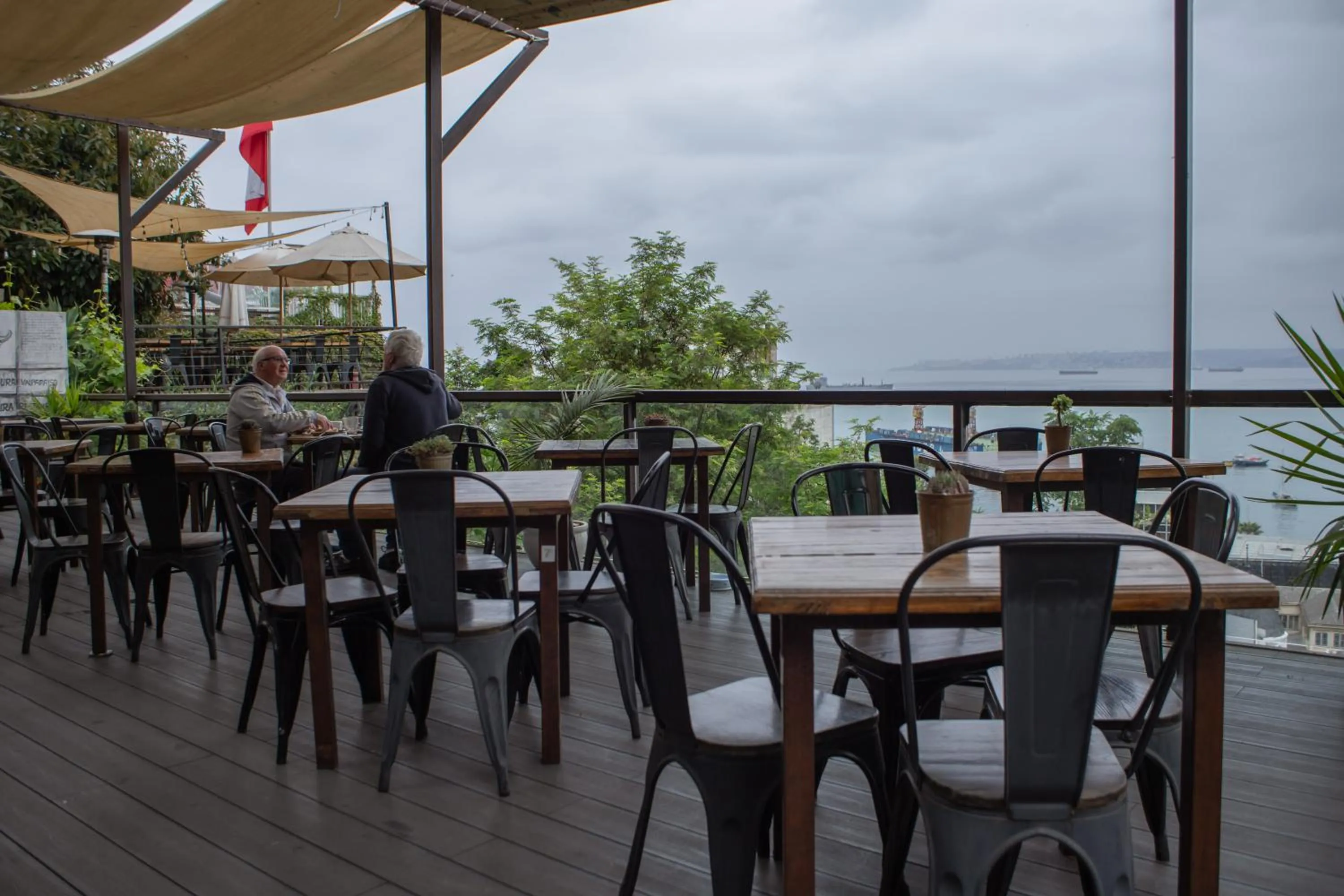 Restaurant/places to eat in Hotel Boutique 17