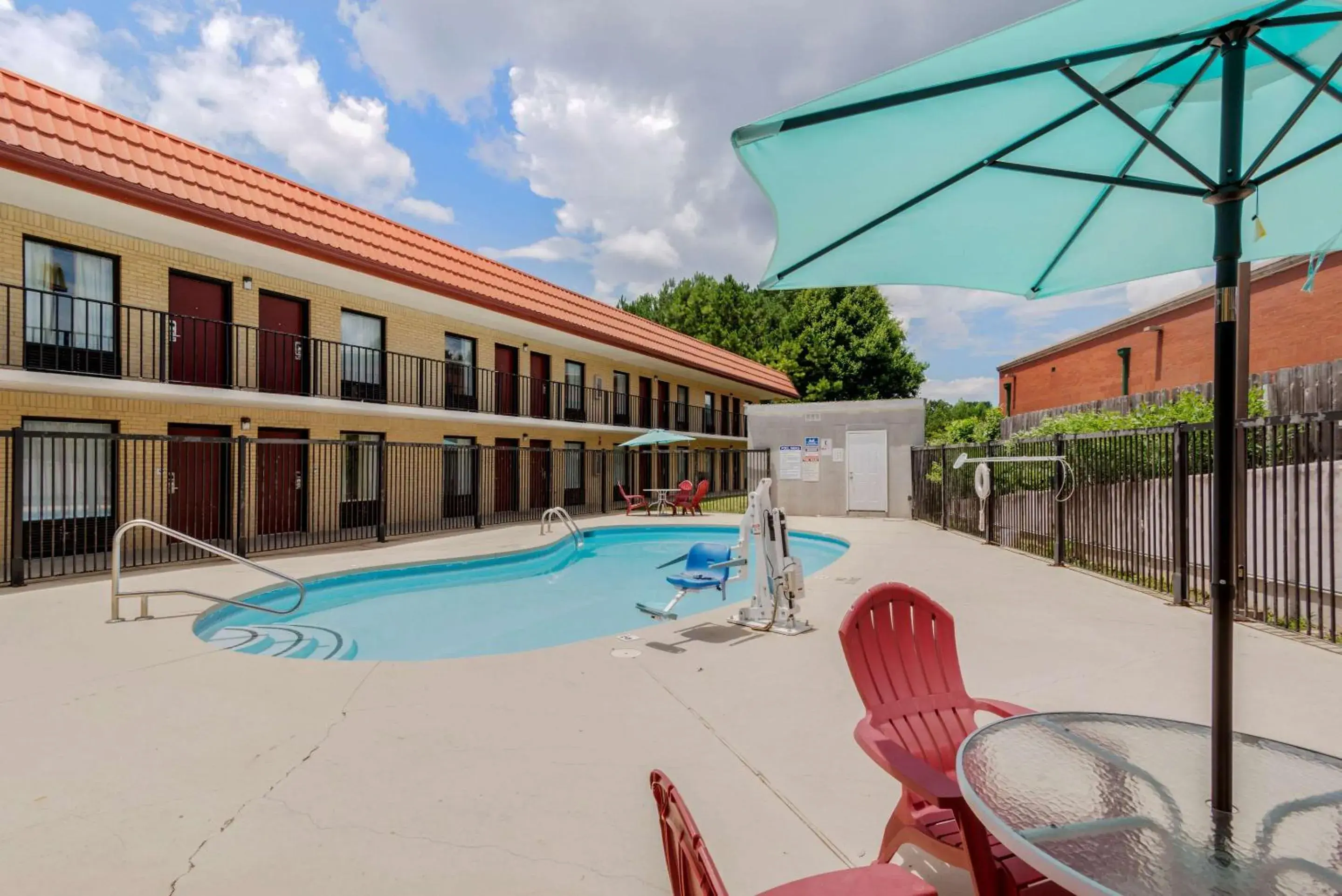 Swimming pool in Quality Inn Acworth North Swimming pool in Quality Inn Acworth North