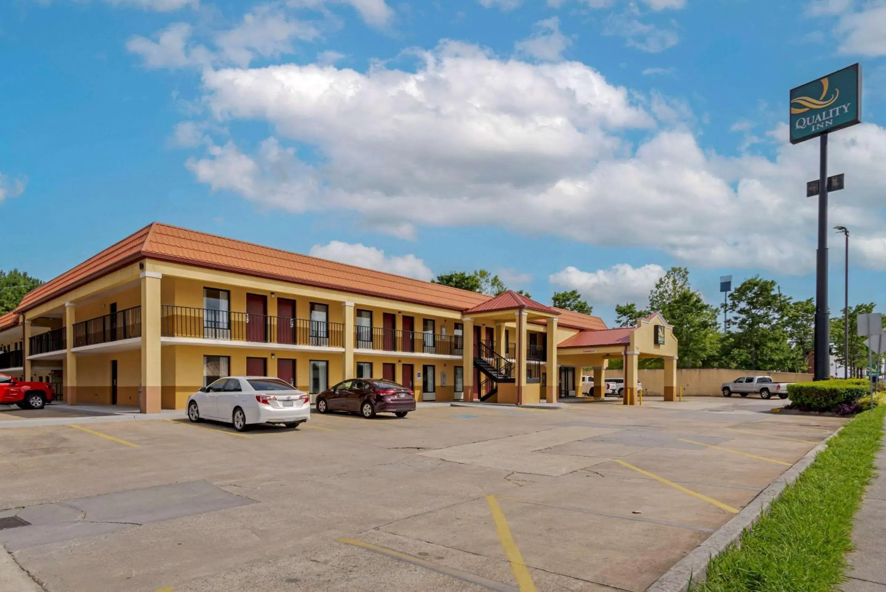 Property building in Quality Inn Acworth North Property building in Quality Inn Acworth North