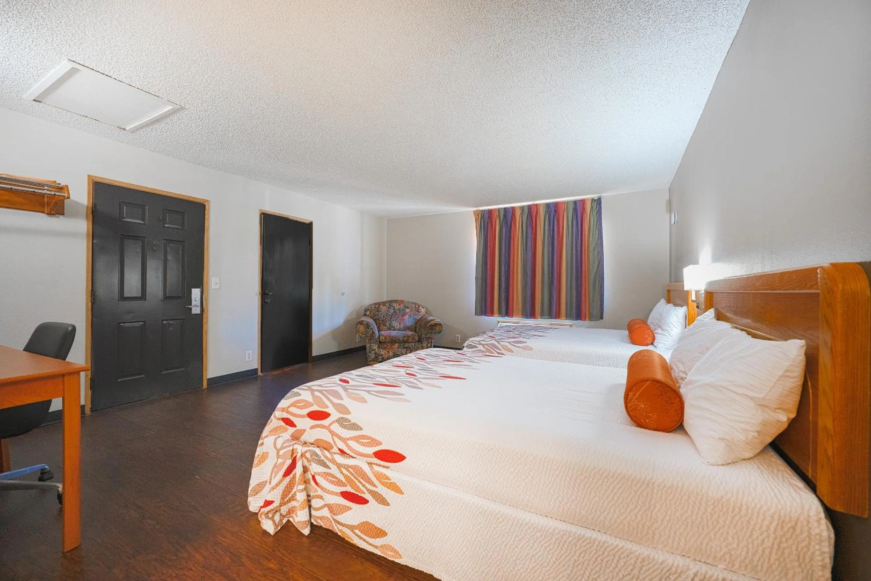 Bedroom, Bed in Budget Inn Gladstone By OYO - Portland Clackamas