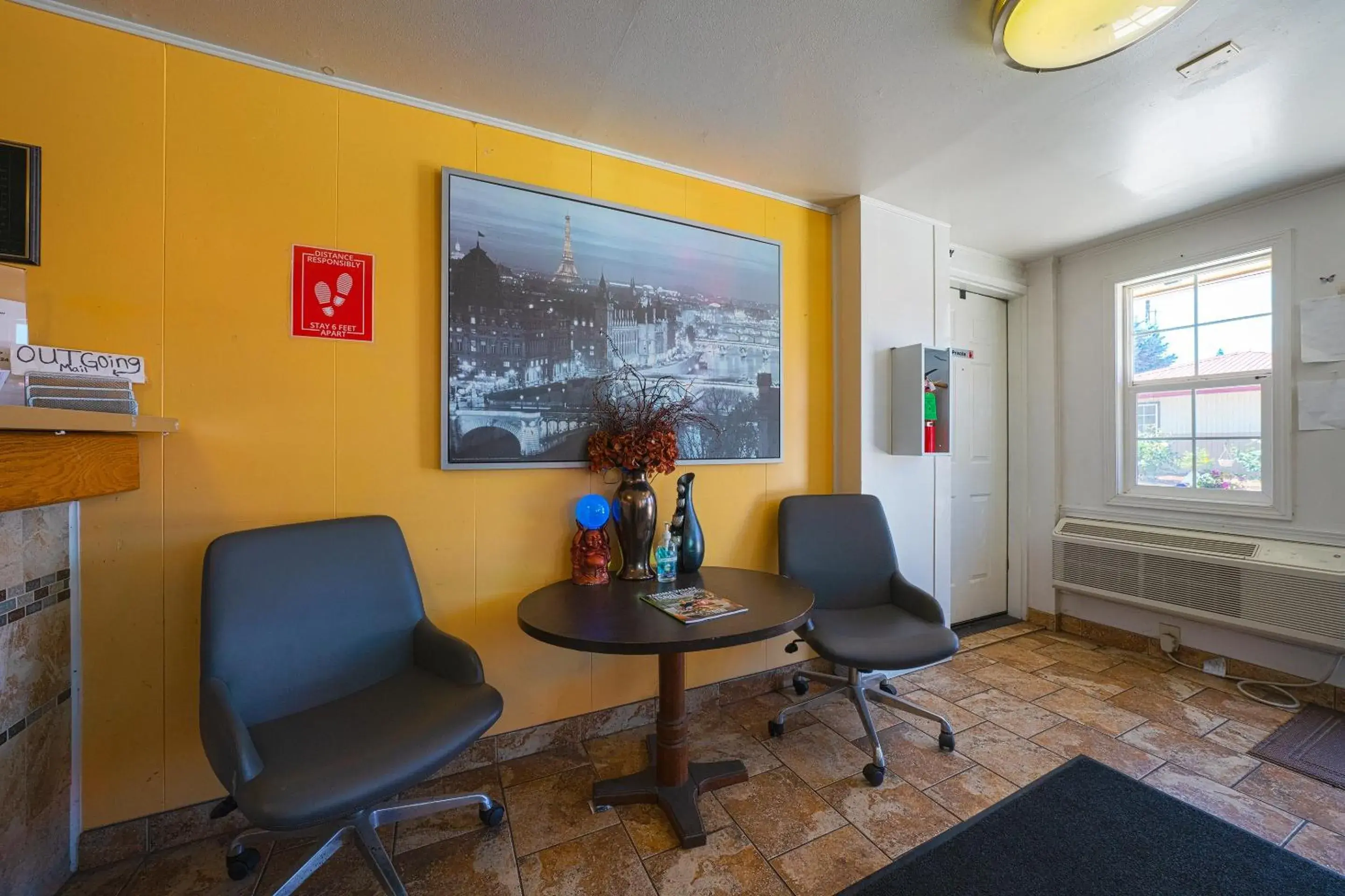 Lobby or reception in Budget Inn Gladstone By OYO - Portland Clackamas Lobby or reception in Budget Inn Gladstone By OYO - Portland Clackamas