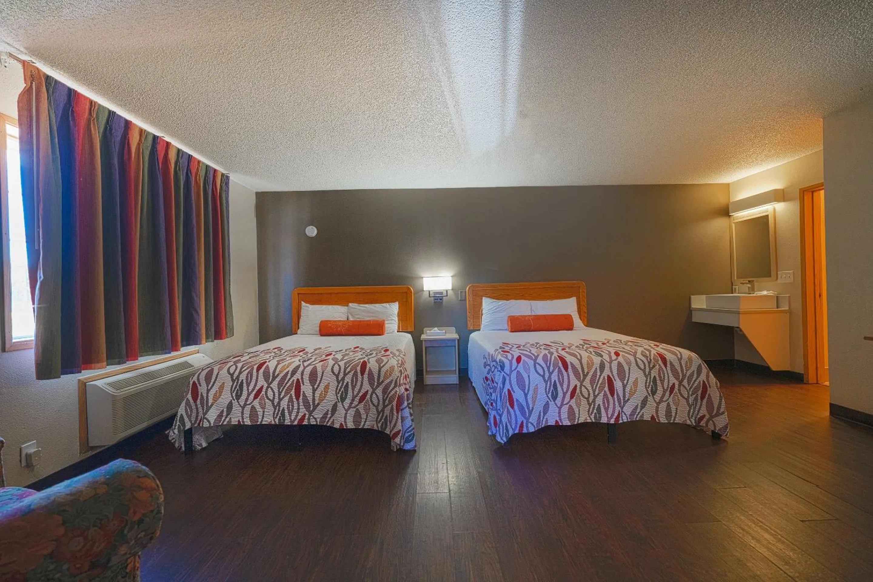 Bedroom, Bed in Budget Inn Gladstone By OYO - Portland Clackamas