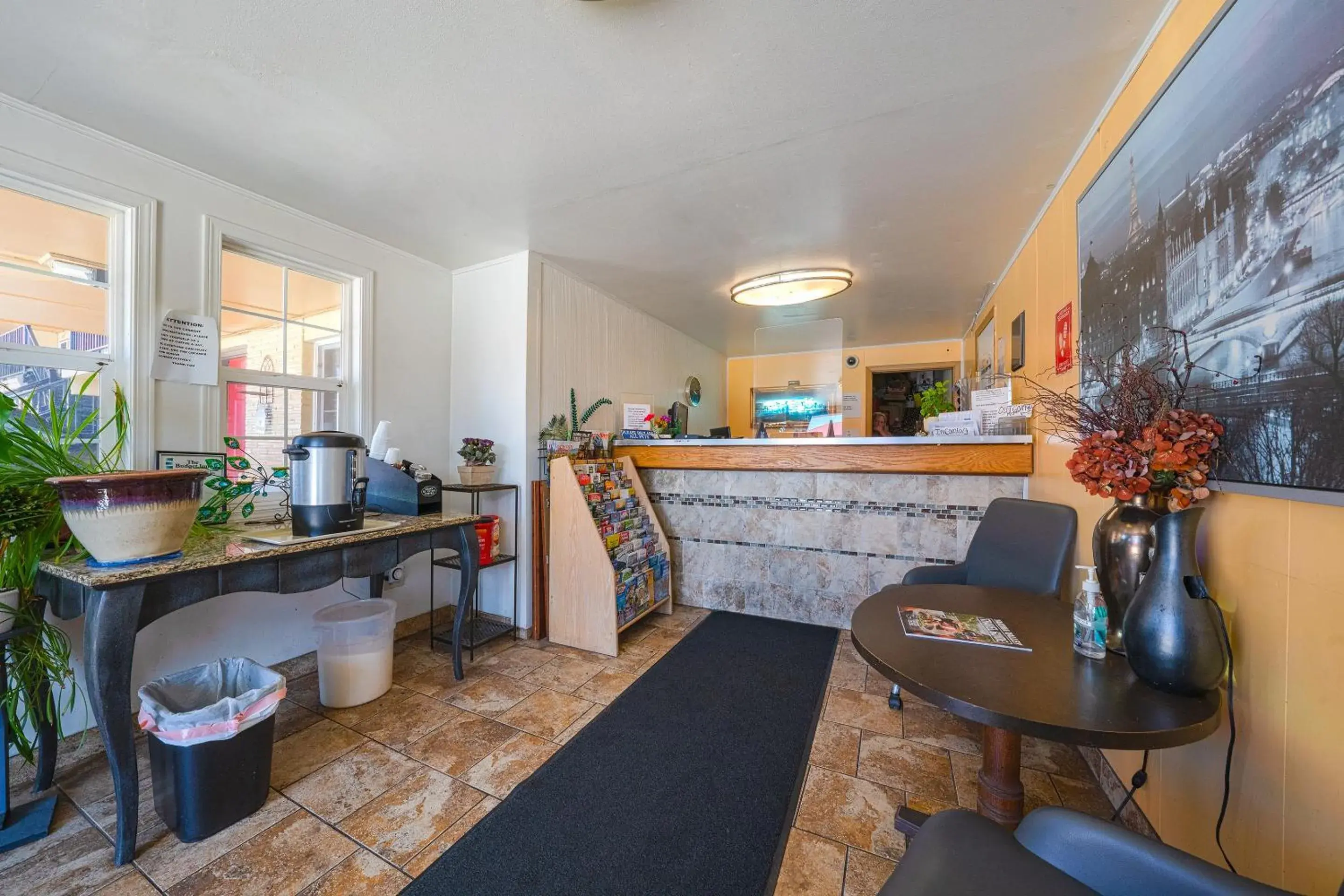 Lobby or reception in Budget Inn Gladstone By OYO - Portland Clackamas Lobby or reception in Budget Inn Gladstone By OYO - Portland Clackamas