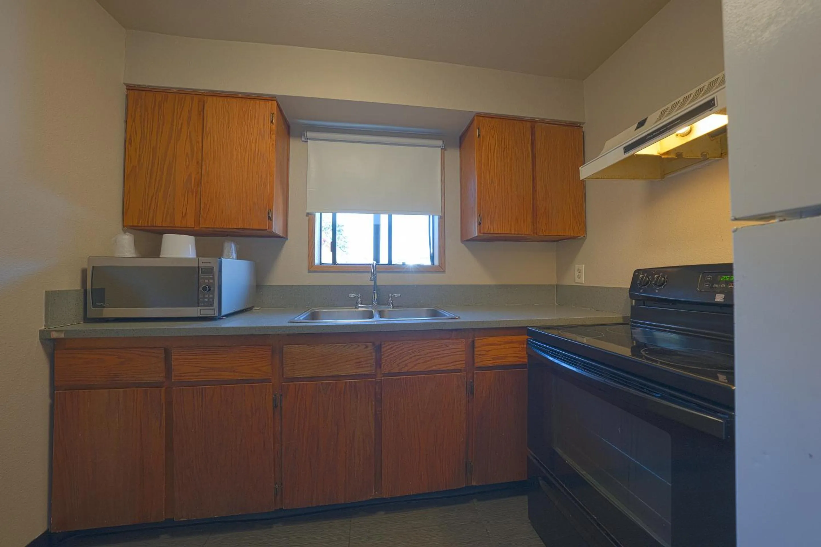 Bedroom in Budget Inn Gladstone By OYO - Portland Clackamas