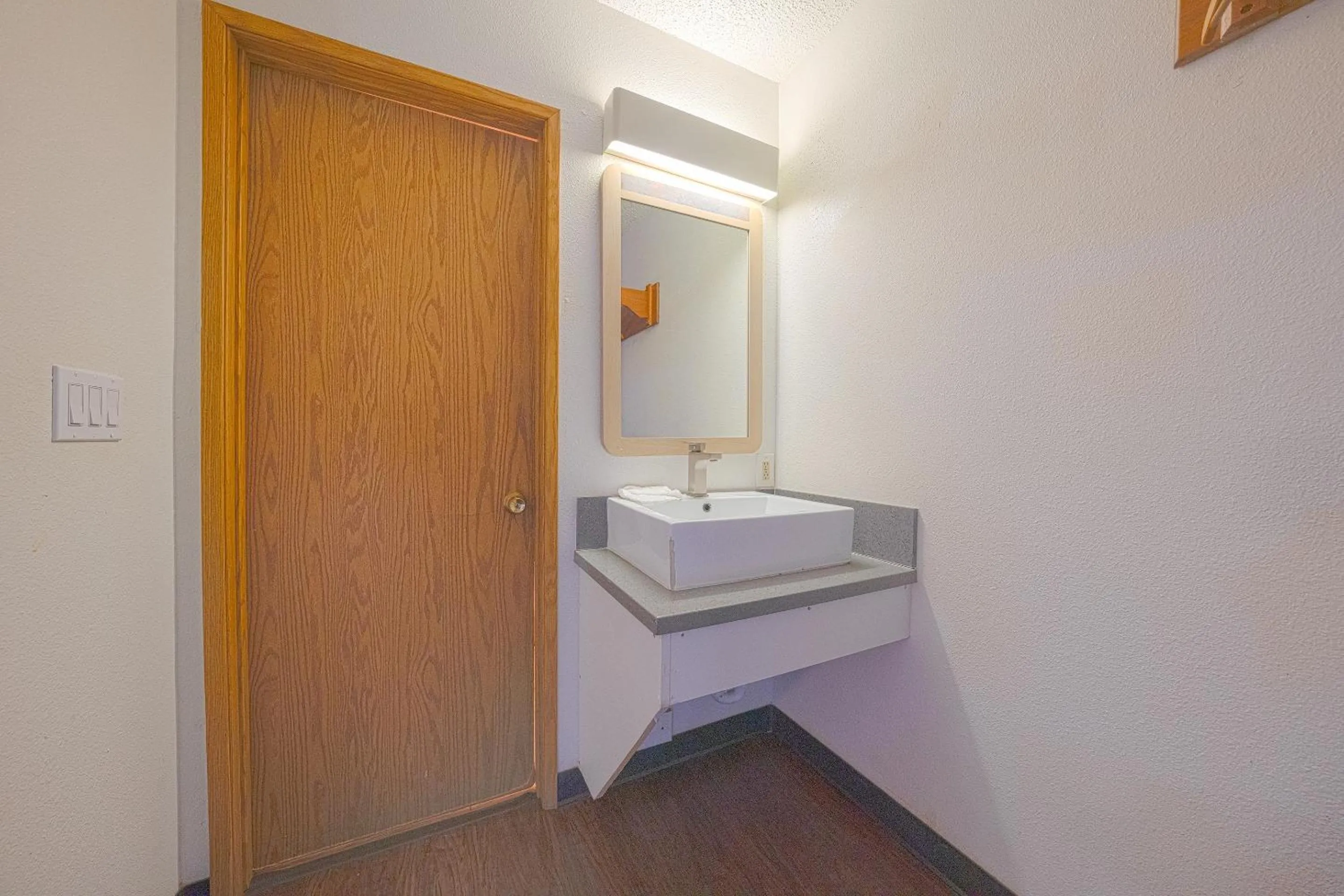 Bathroom, Bed in Budget Inn Gladstone By OYO - Portland Clackamas