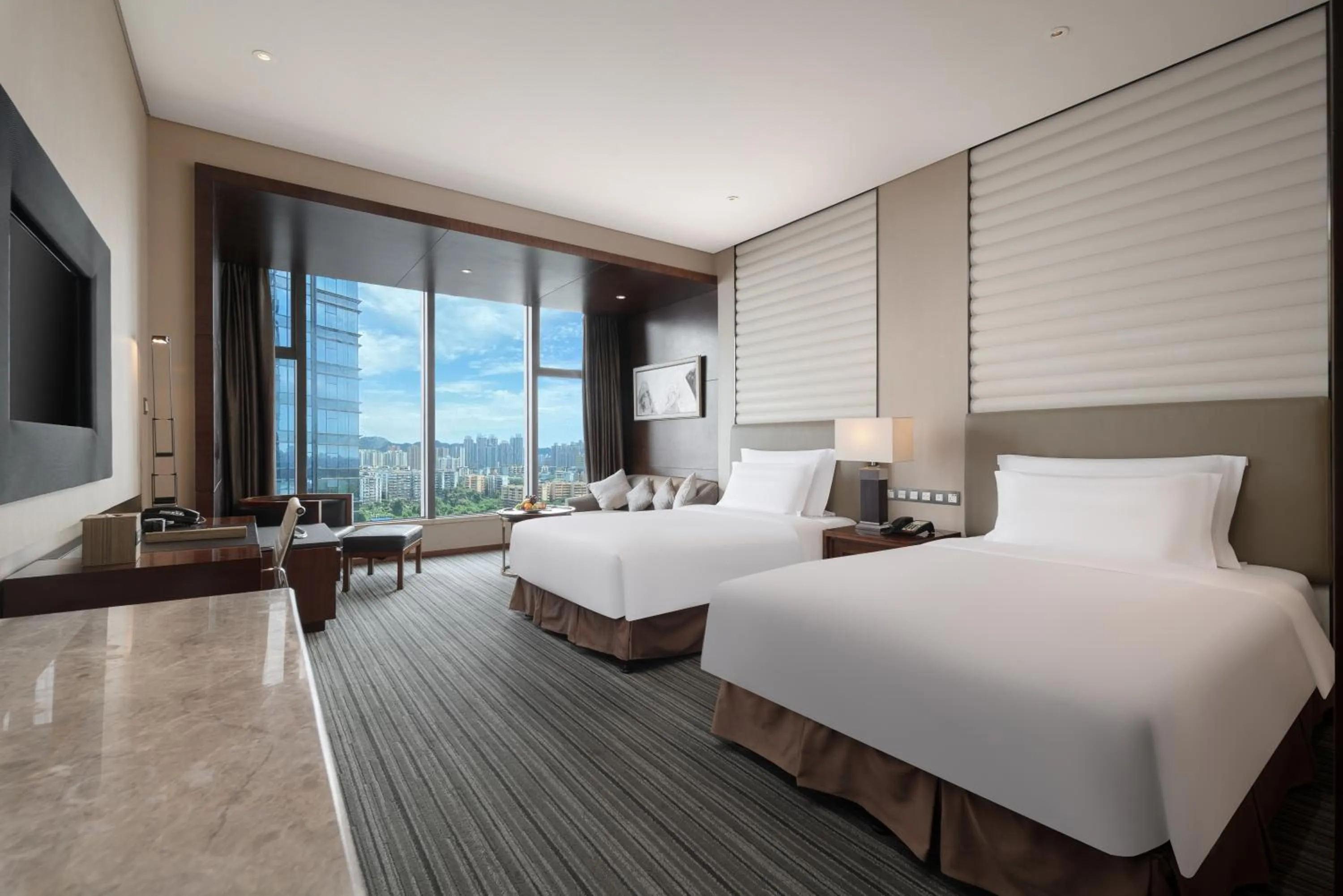 Photo of the whole room, Bed in Radisson Blu Plaza Chongqing