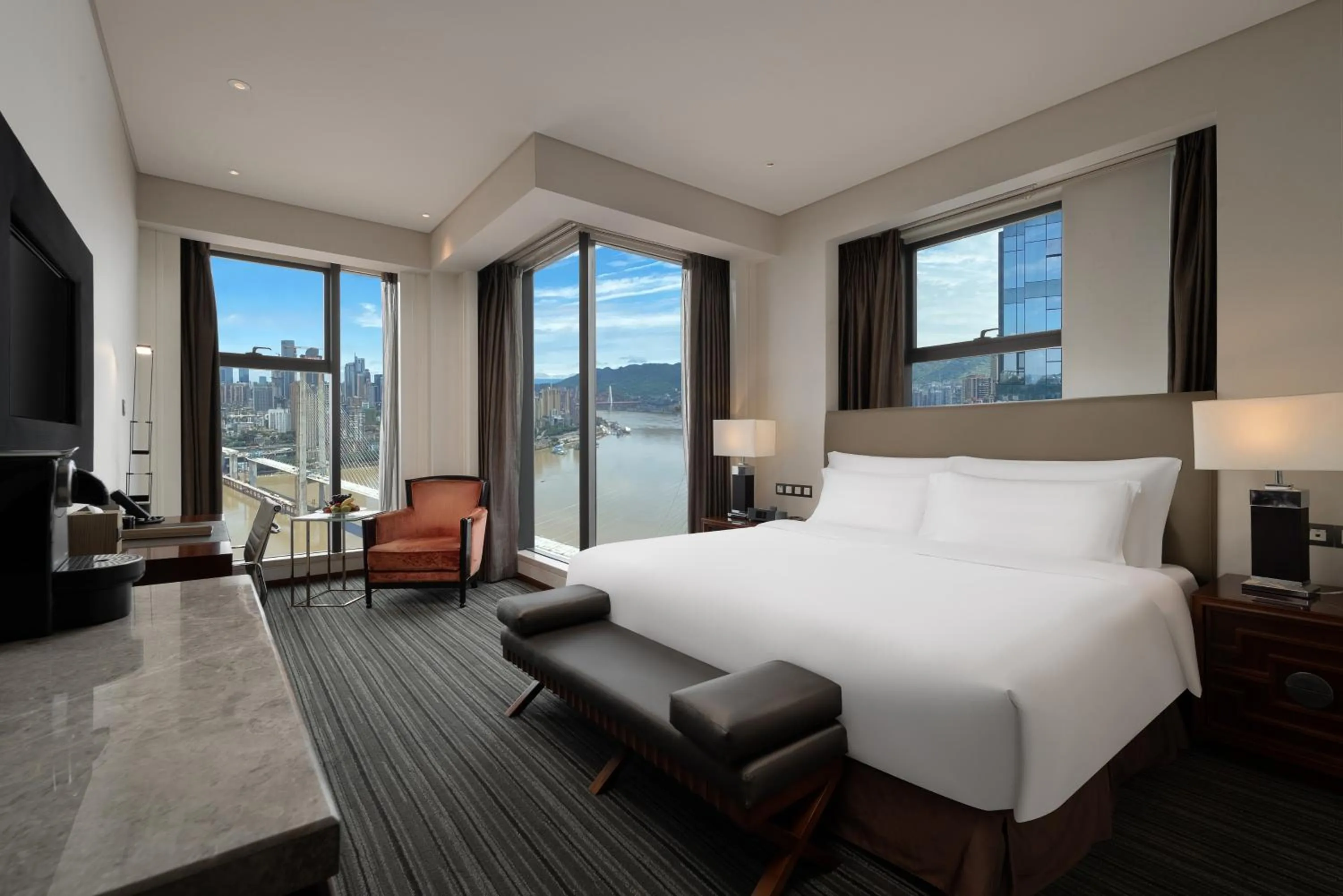 Photo of the whole room, Bed in Radisson Blu Plaza Chongqing