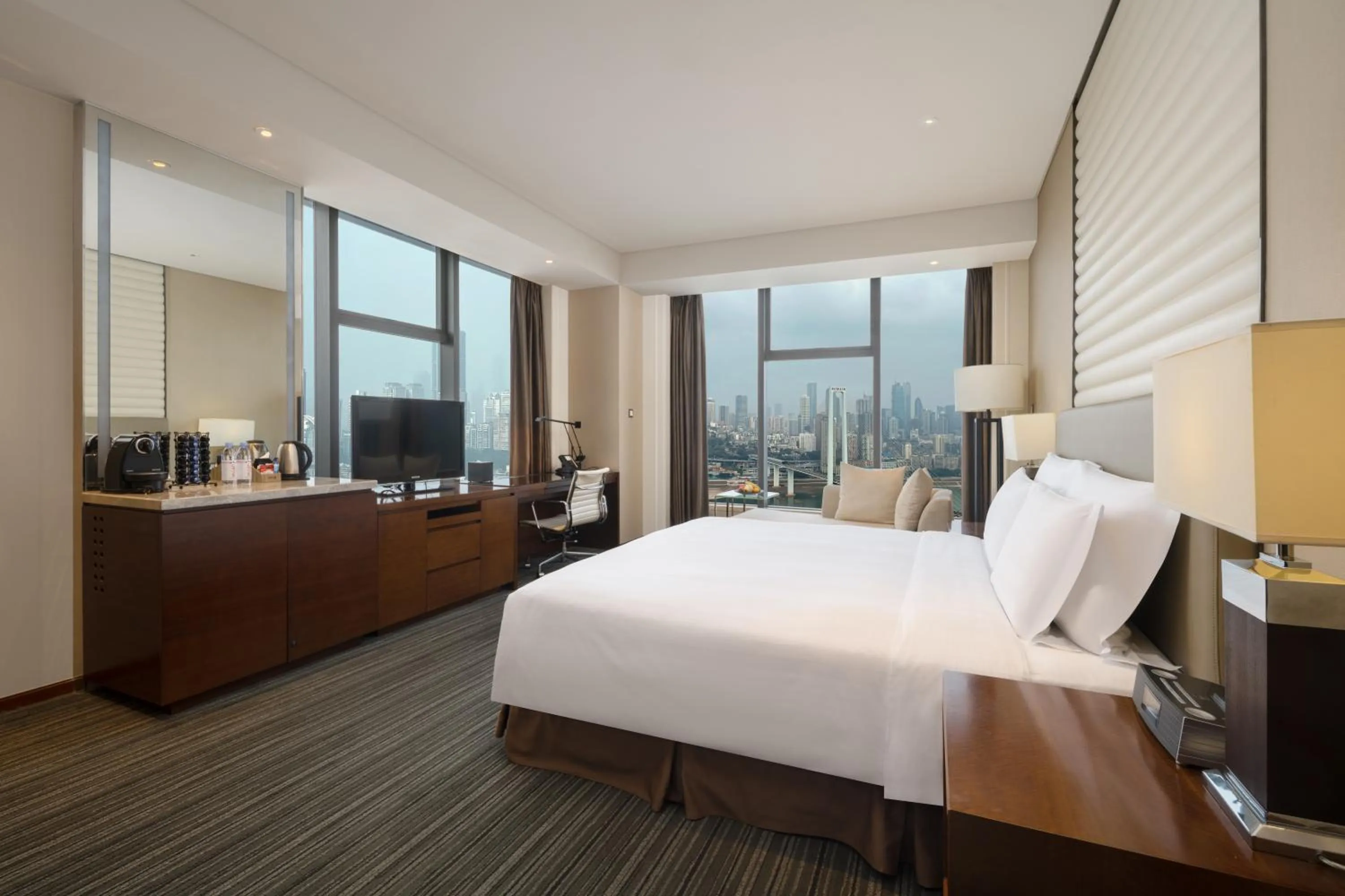 Photo of the whole room, Bed in Radisson Blu Plaza Chongqing