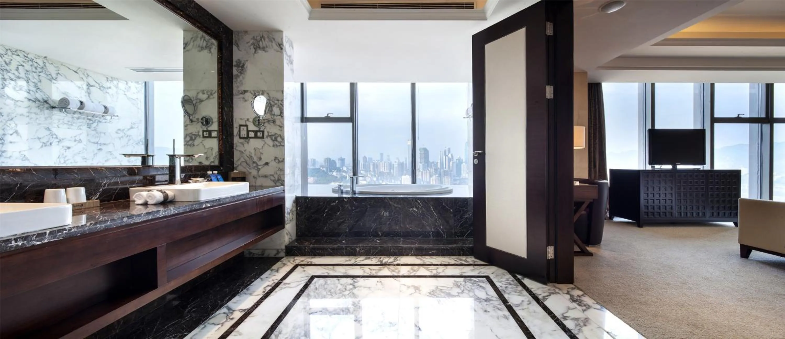 Photo of the whole room in Radisson Blu Plaza Chongqing