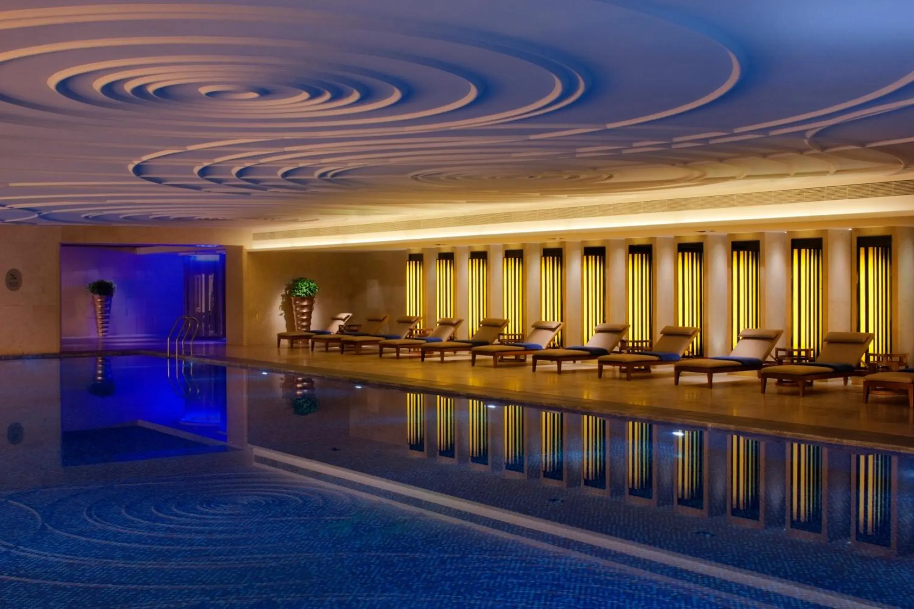 Swimming pool in Radisson Blu Plaza Chongqing Swimming pool in Radisson Blu Plaza Chongqing