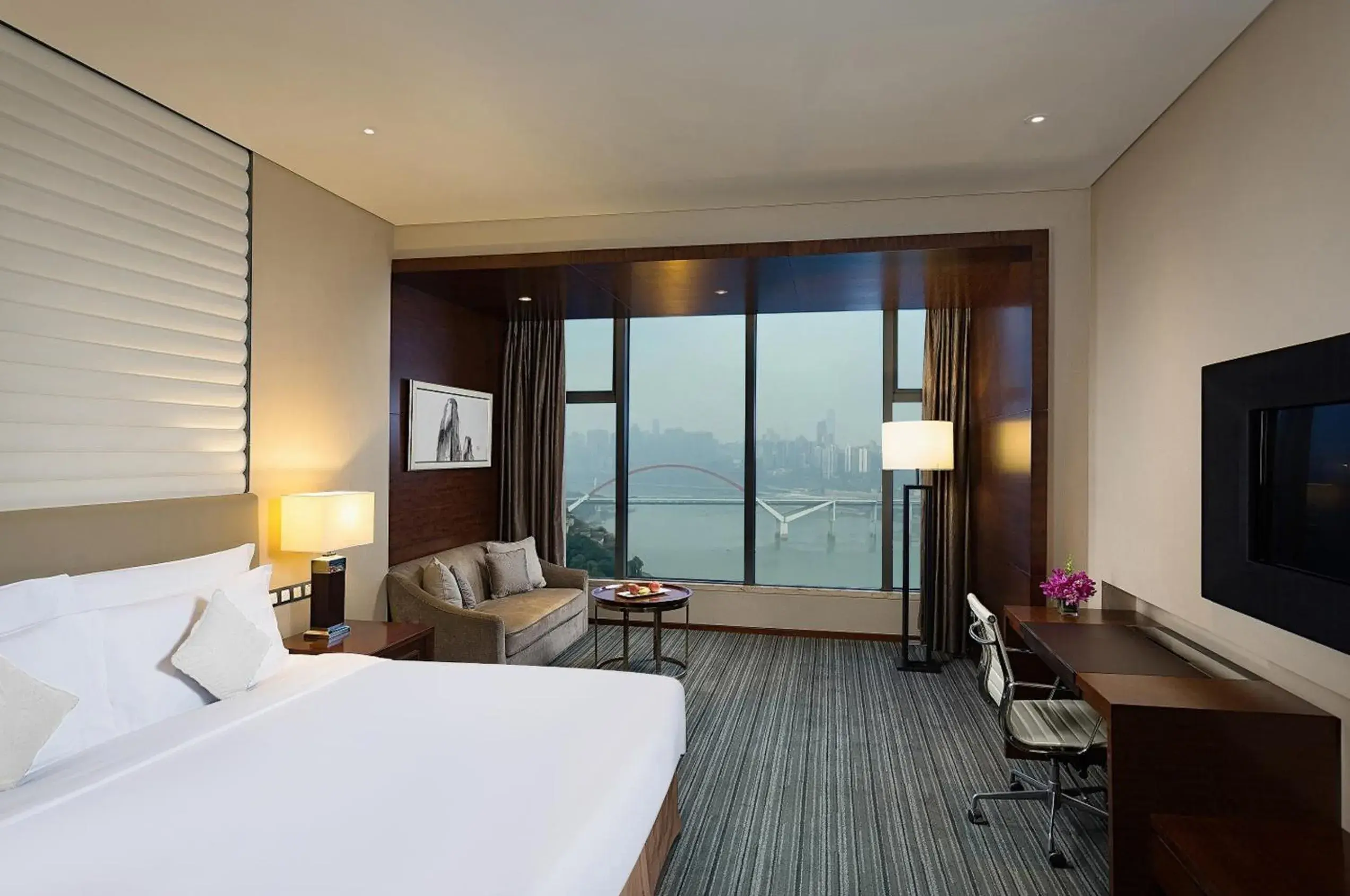 Photo of the whole room, Bed in Radisson Blu Plaza Chongqing Photo of the whole room, Bed in Radisson Blu Plaza Chongqing