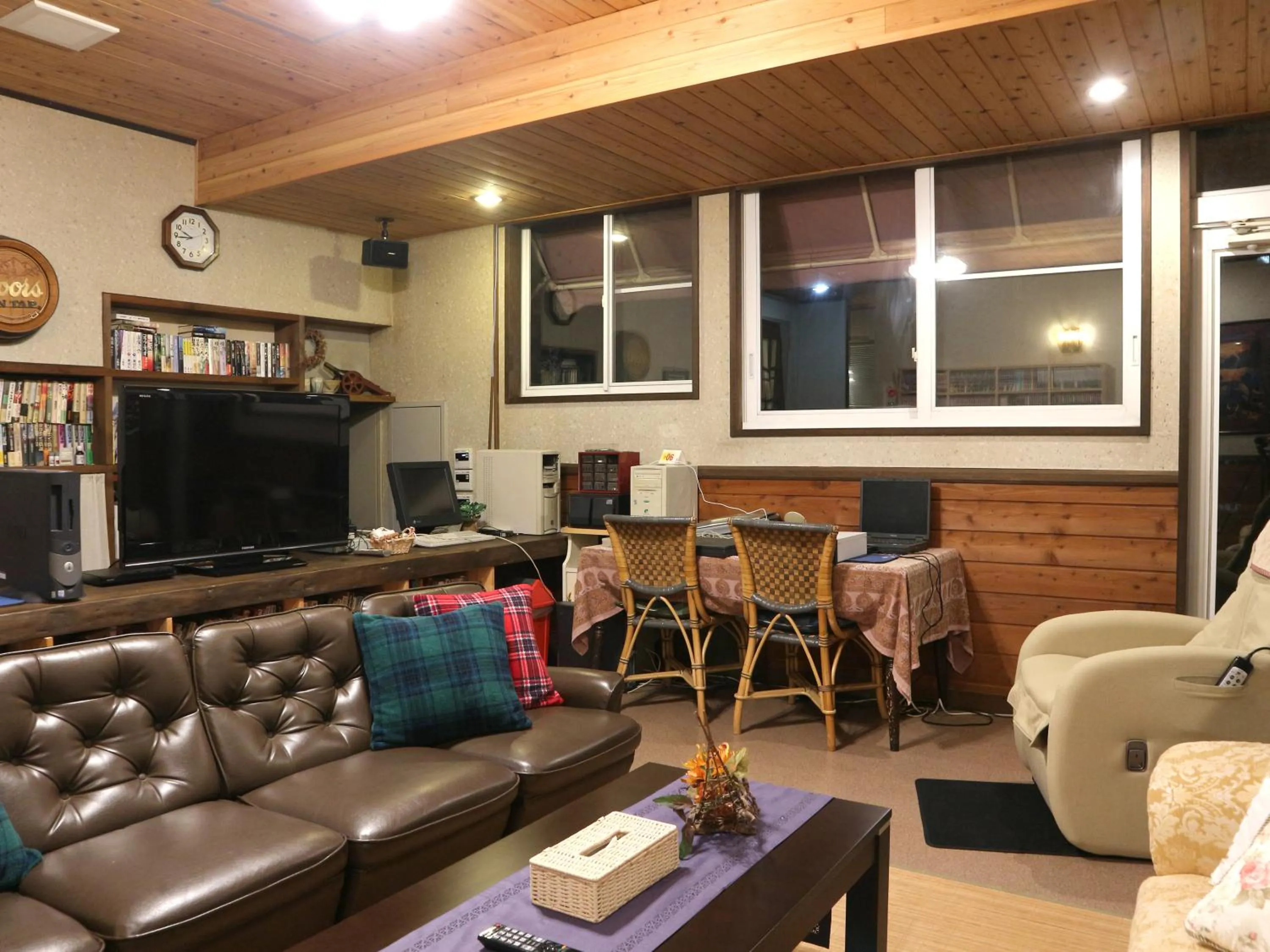 Communal lounge/ TV room in Pension Eden