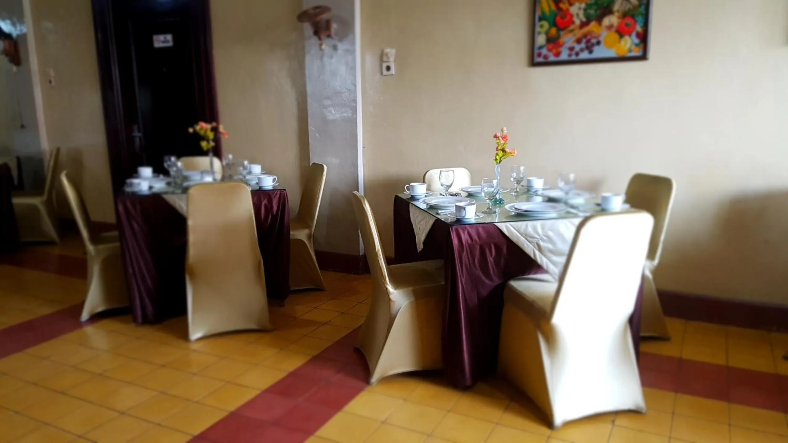 Restaurant/places to eat in Hotel Hangtuah