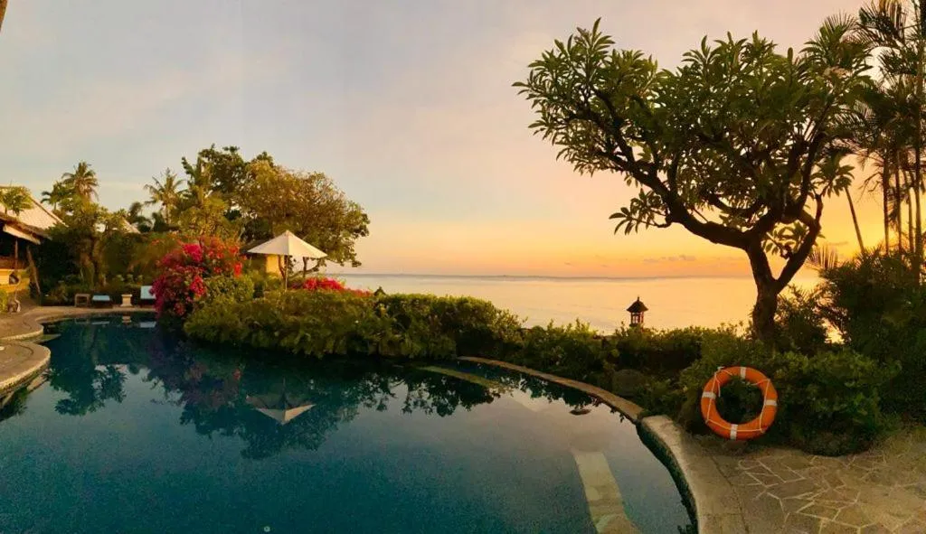 Swimming pool in Santai Hotel