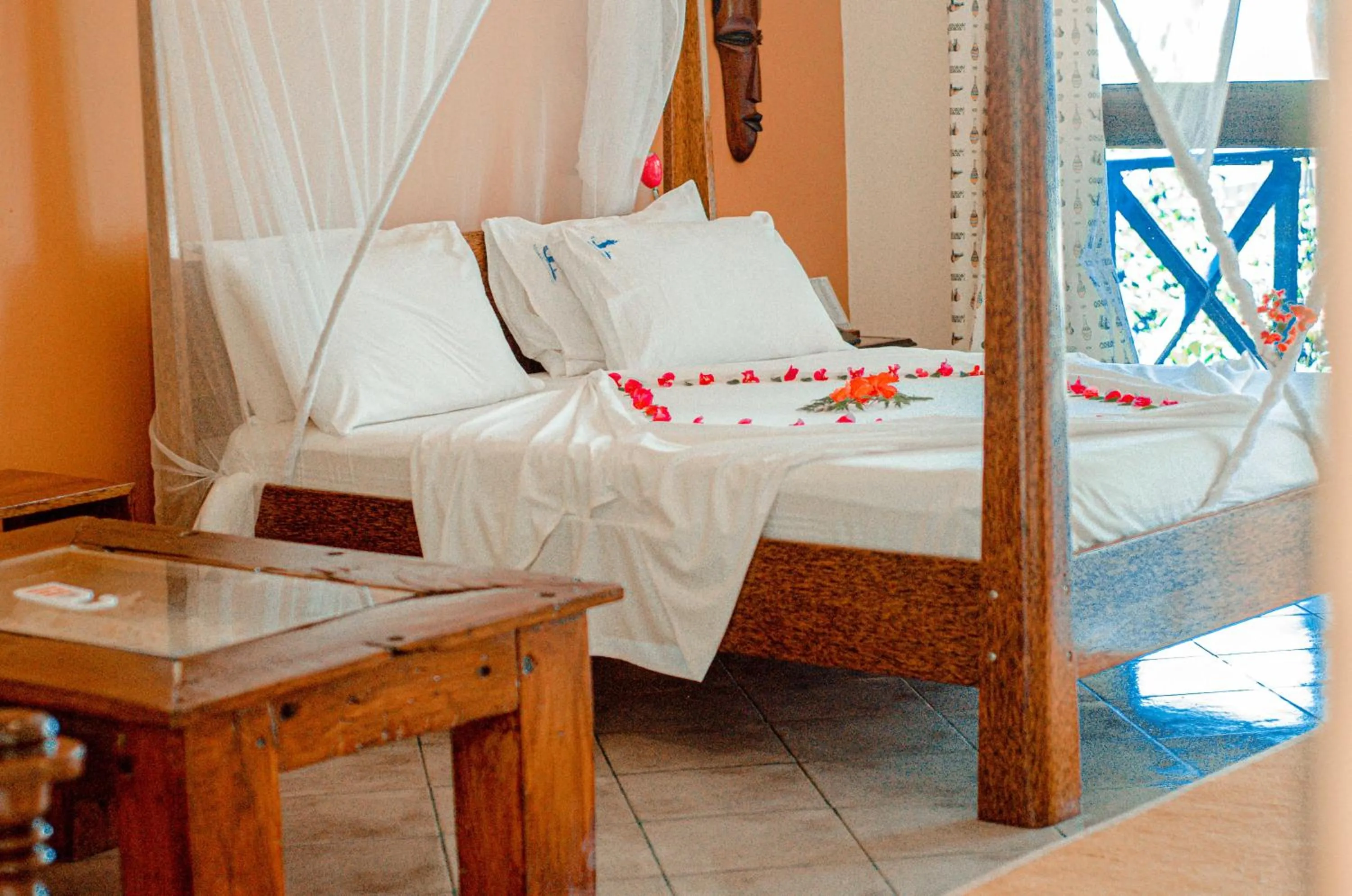Bed in Mnarani Beach Cottages