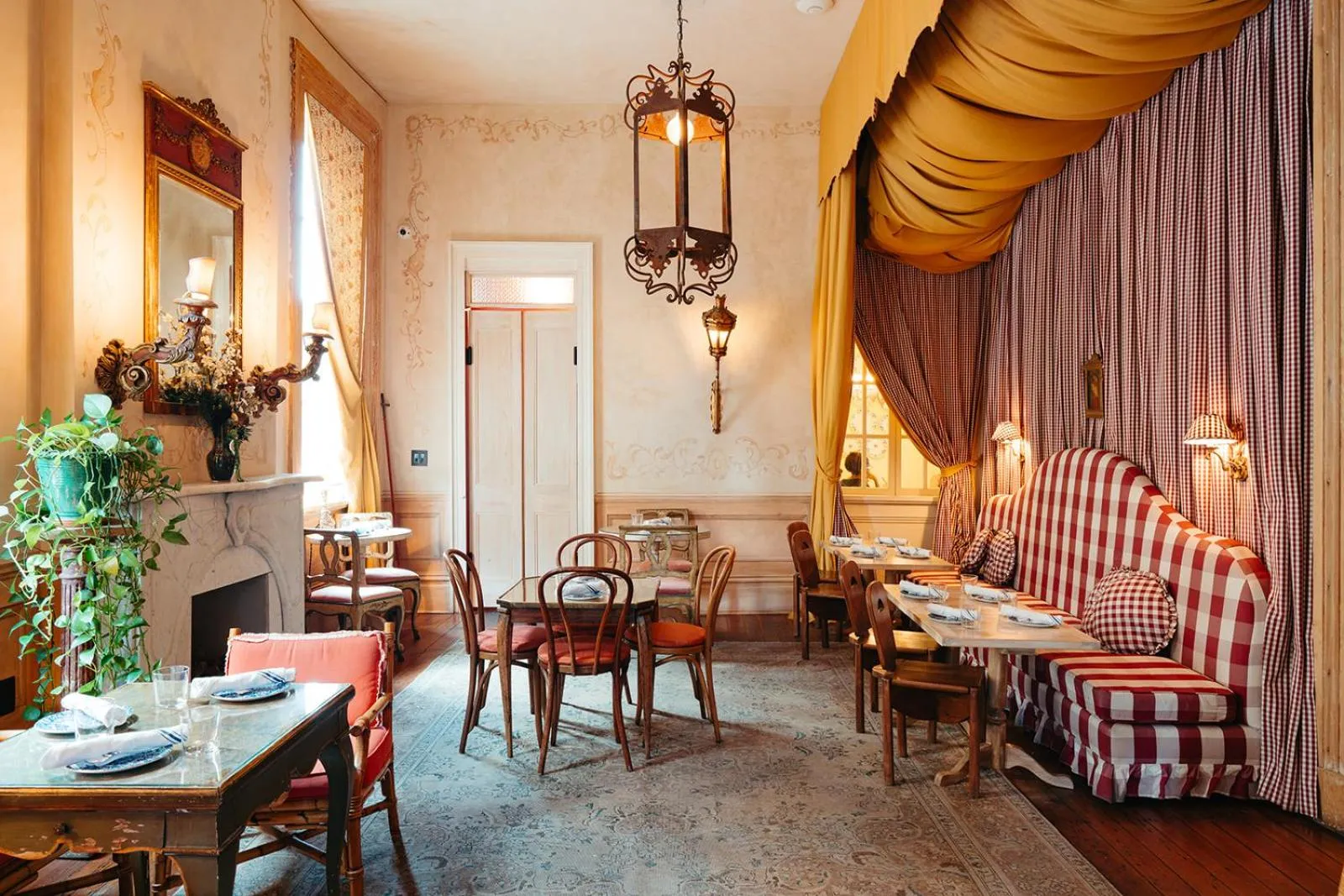 Restaurant/places to eat in Hotel Peter and Paul, an Ash Hotel