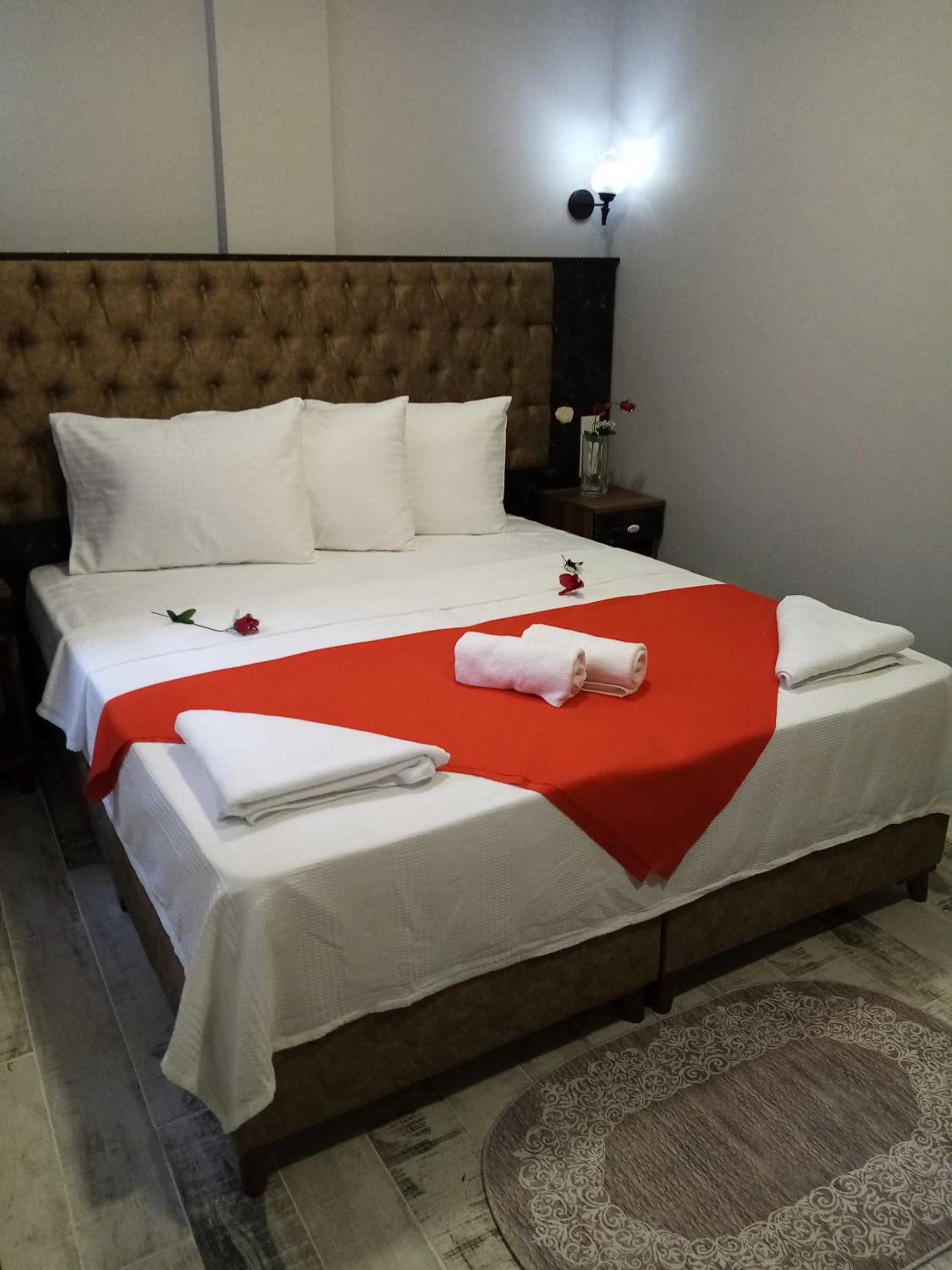 Property building, Bed in Yasin Apart hotel