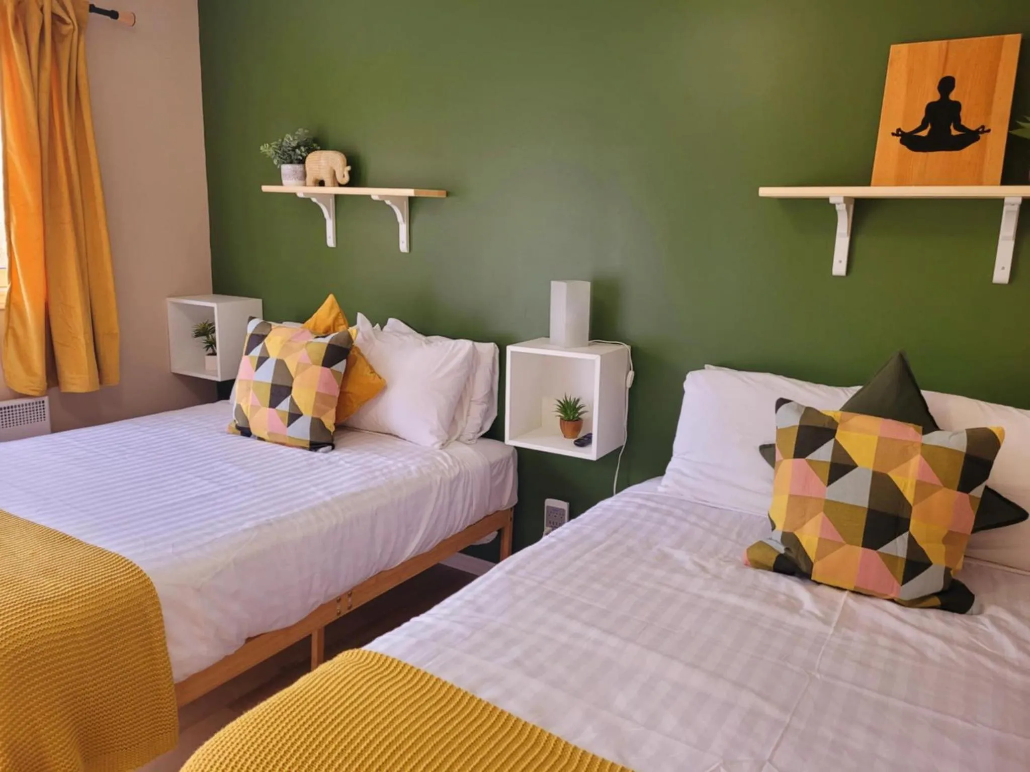 Bed in Motel Abricafé