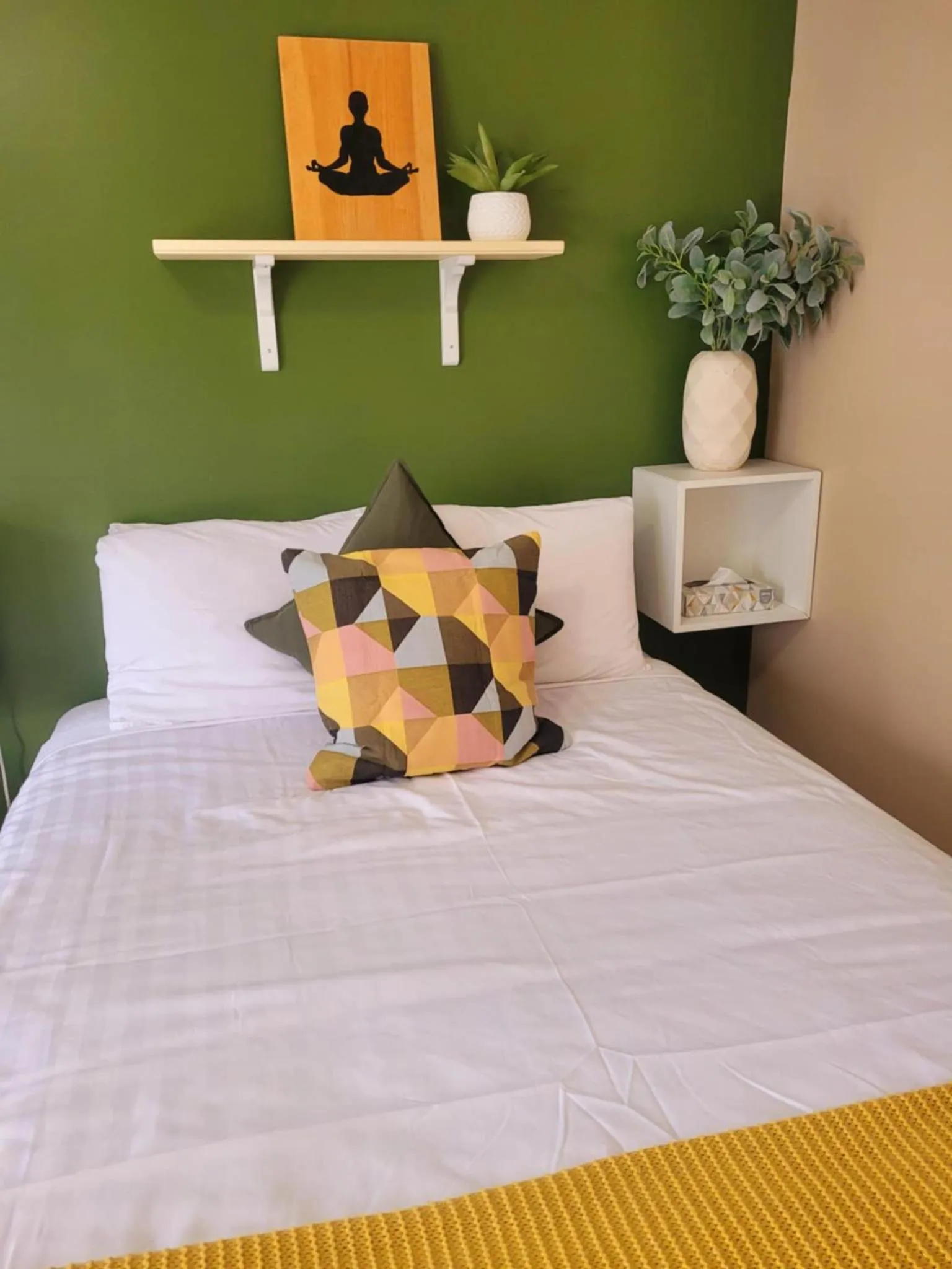 Bed in Motel Abricafé