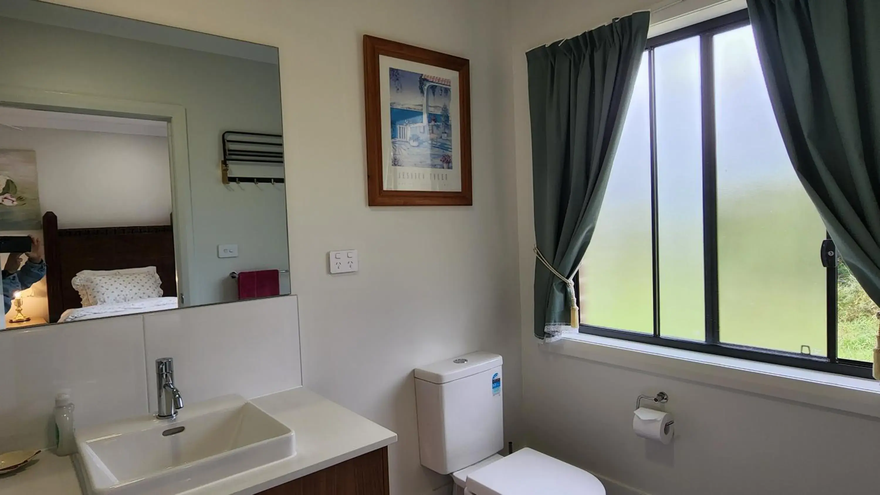 Family Room with Bathroom - single occupancy in Gowrie Agapanthus Family Room with Bathroom - single occupancy in Gowrie Agapanthus