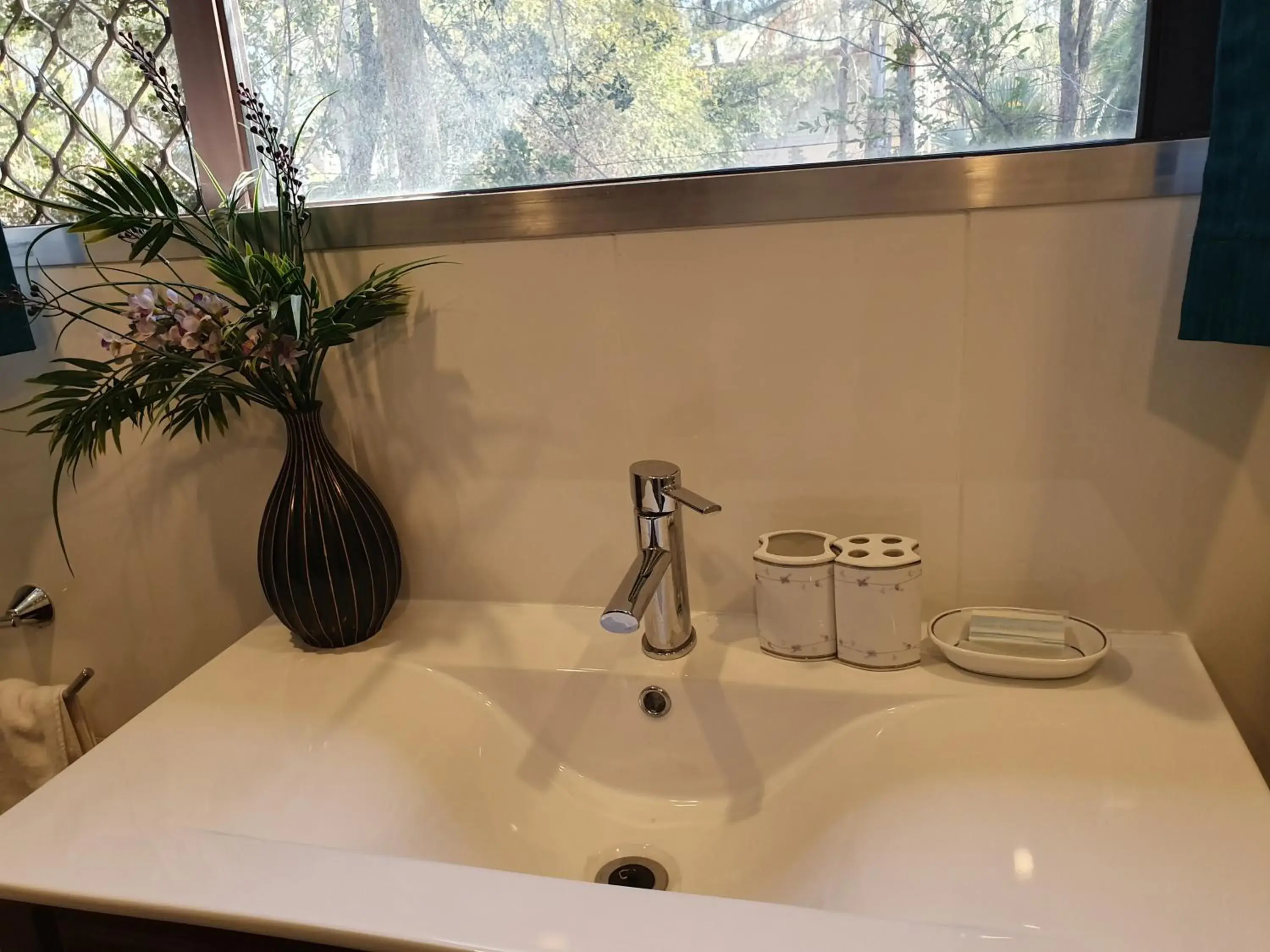 Deluxe Double Room (2 Adults + 1 Child) - single occupancy in Gowrie Agapanthus Deluxe Double Room (2 Adults + 1 Child) - single occupancy in Gowrie Agapanthus