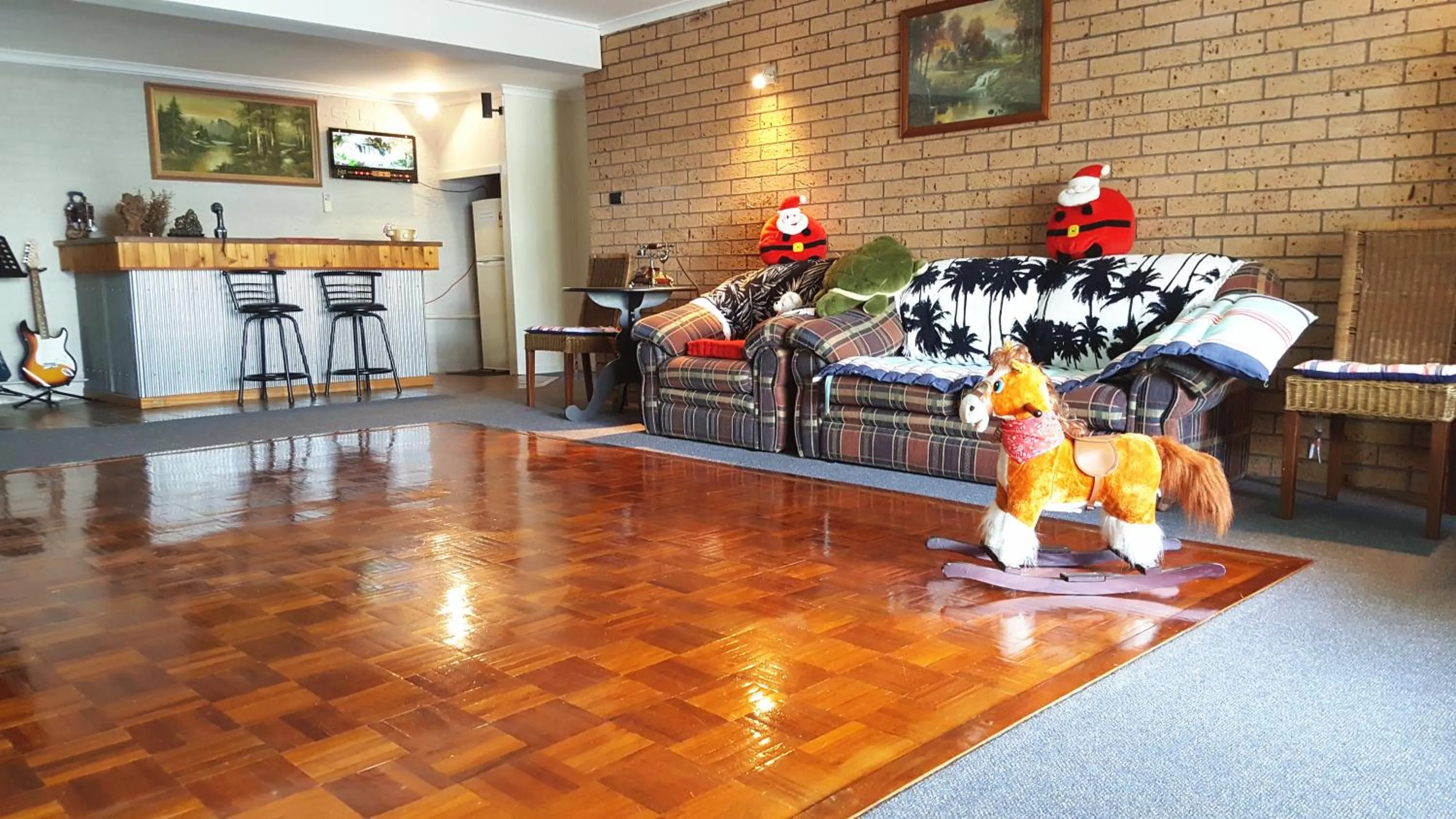 Communal lounge/ TV room in Gowrie Agapanthus