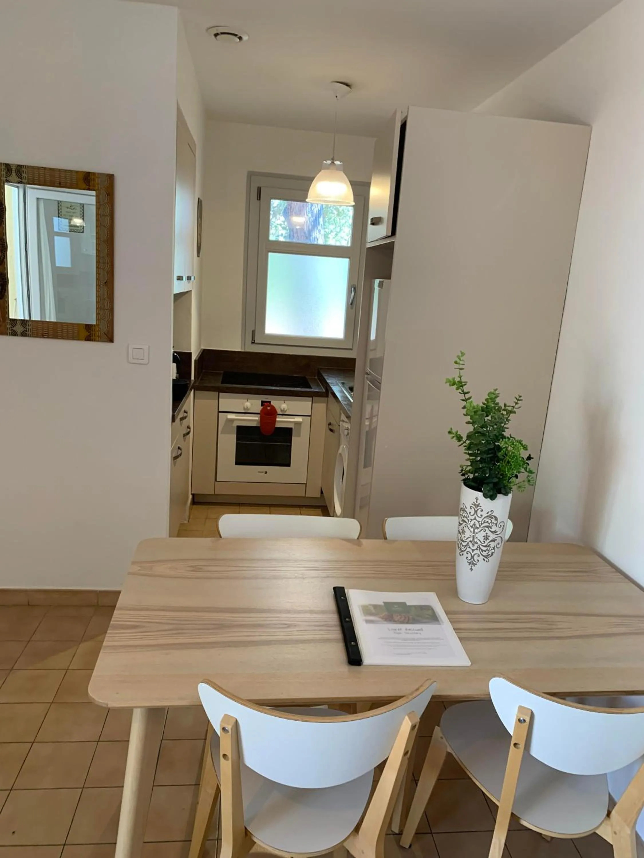 Dining area in Les Pins de Santa Giulia