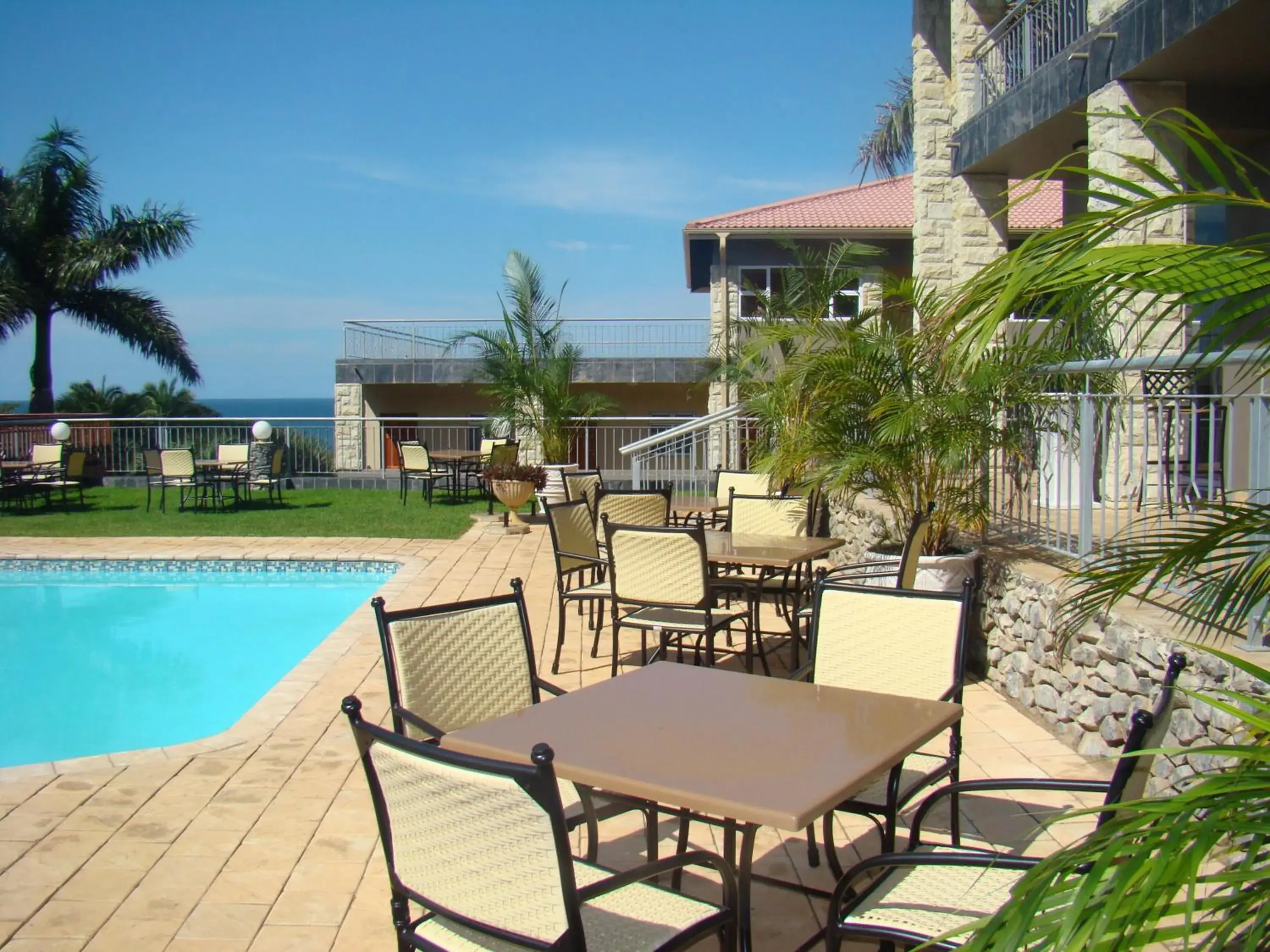 Restaurant/places to eat in Umthunzi Hotel and Conference Restaurant/places to eat in Umthunzi Hotel and Conference