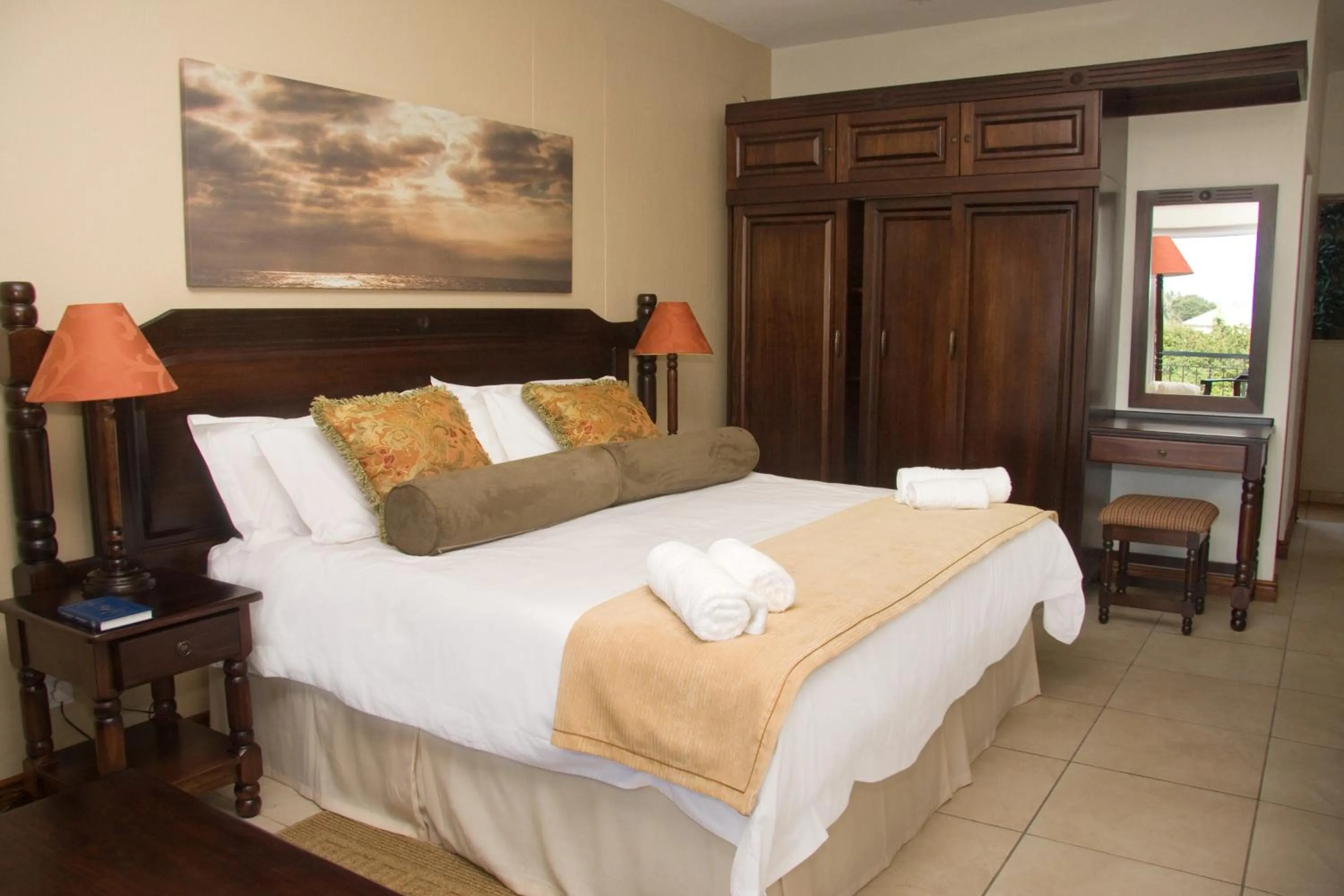 Bedroom, Bed in Umthunzi Hotel and Conference