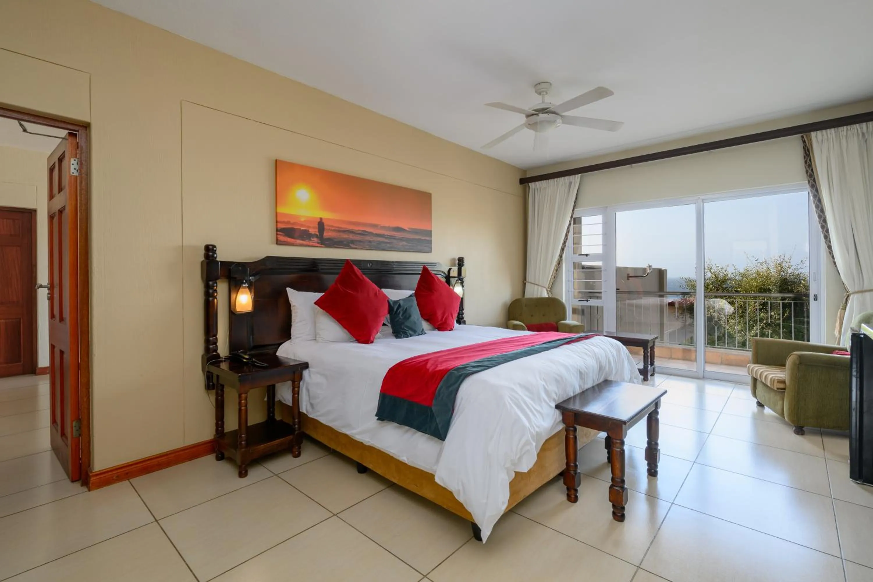 Bedroom, Bed in Umthunzi Hotel and Conference