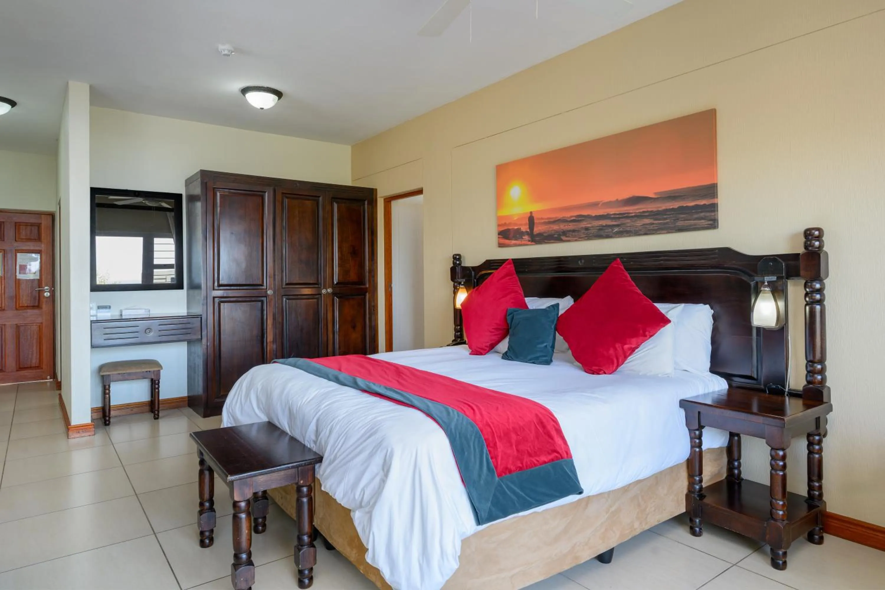 Bedroom, Bed in Umthunzi Hotel and Conference