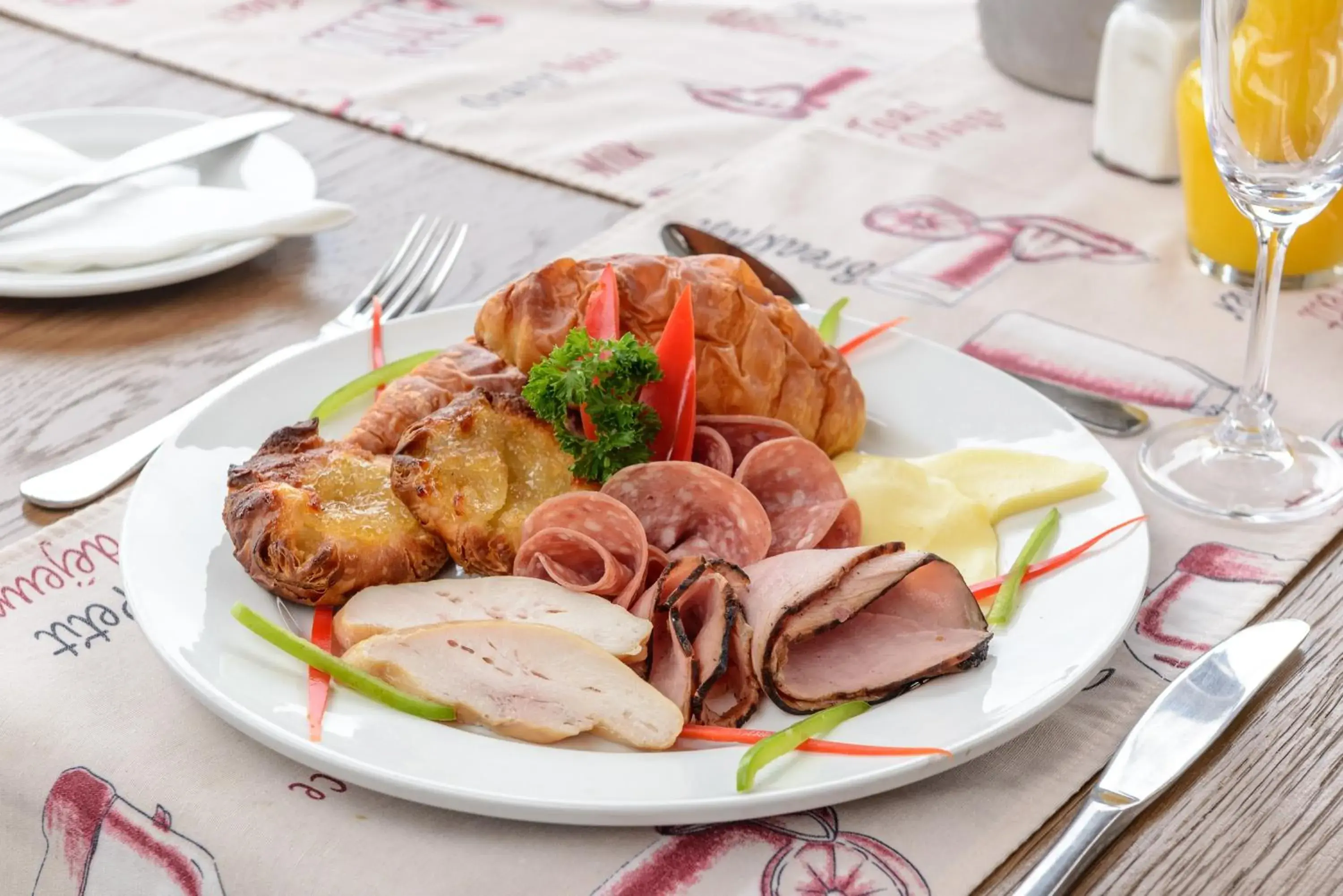 Food and drinks in Umthunzi Hotel and Conference Food and drinks in Umthunzi Hotel and Conference