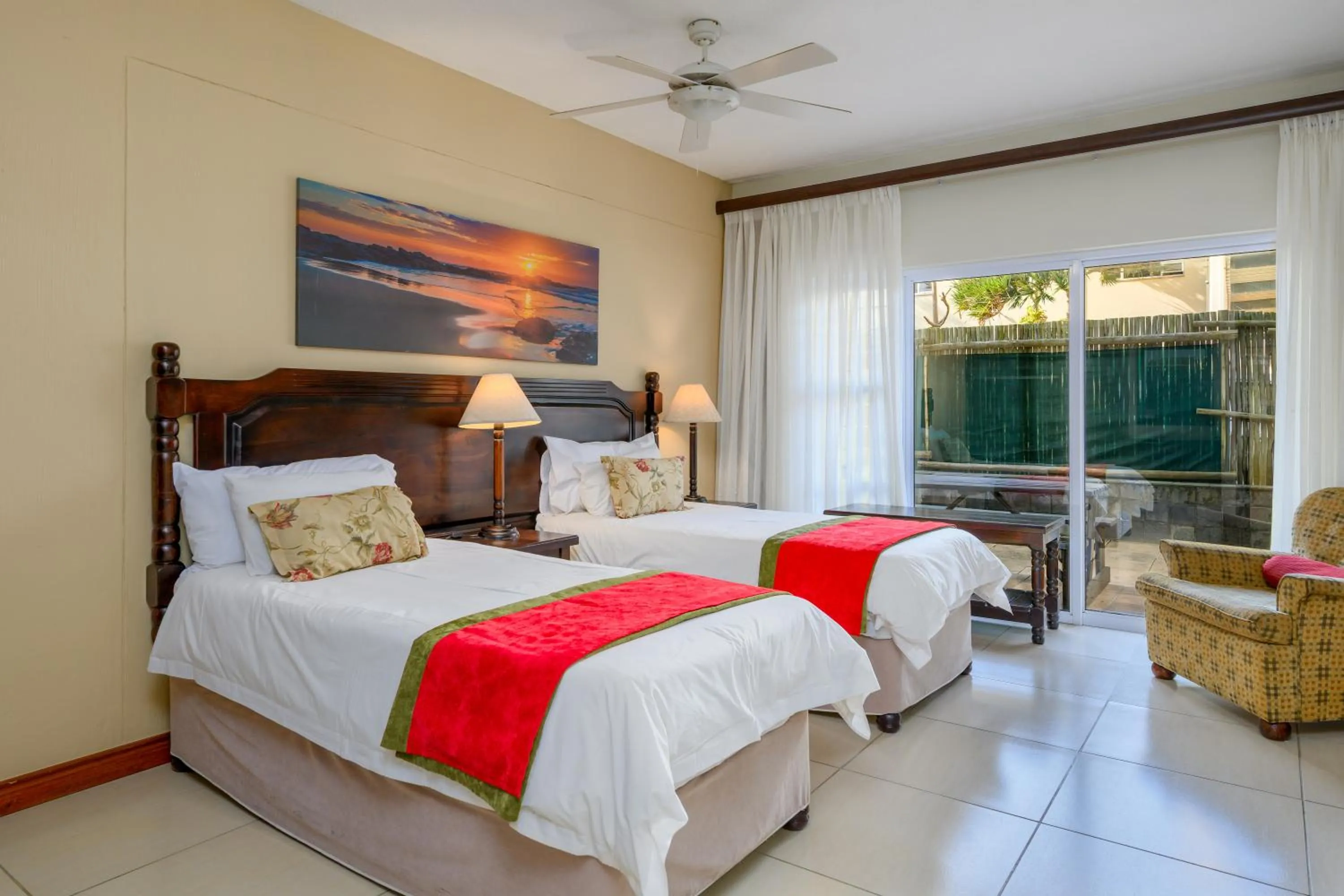 Bedroom, Bed in Umthunzi Hotel and Conference