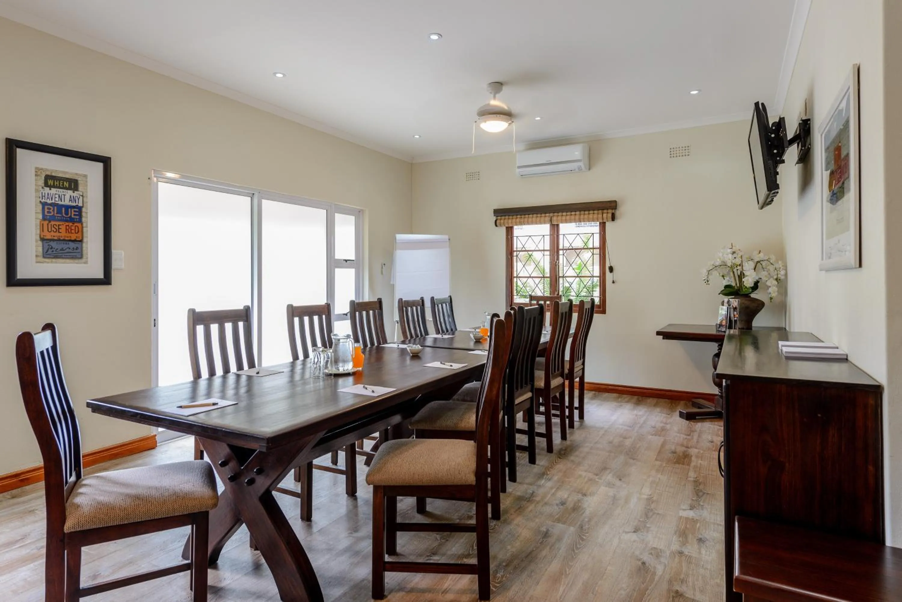 Meeting/conference room in Umthunzi Hotel and Conference