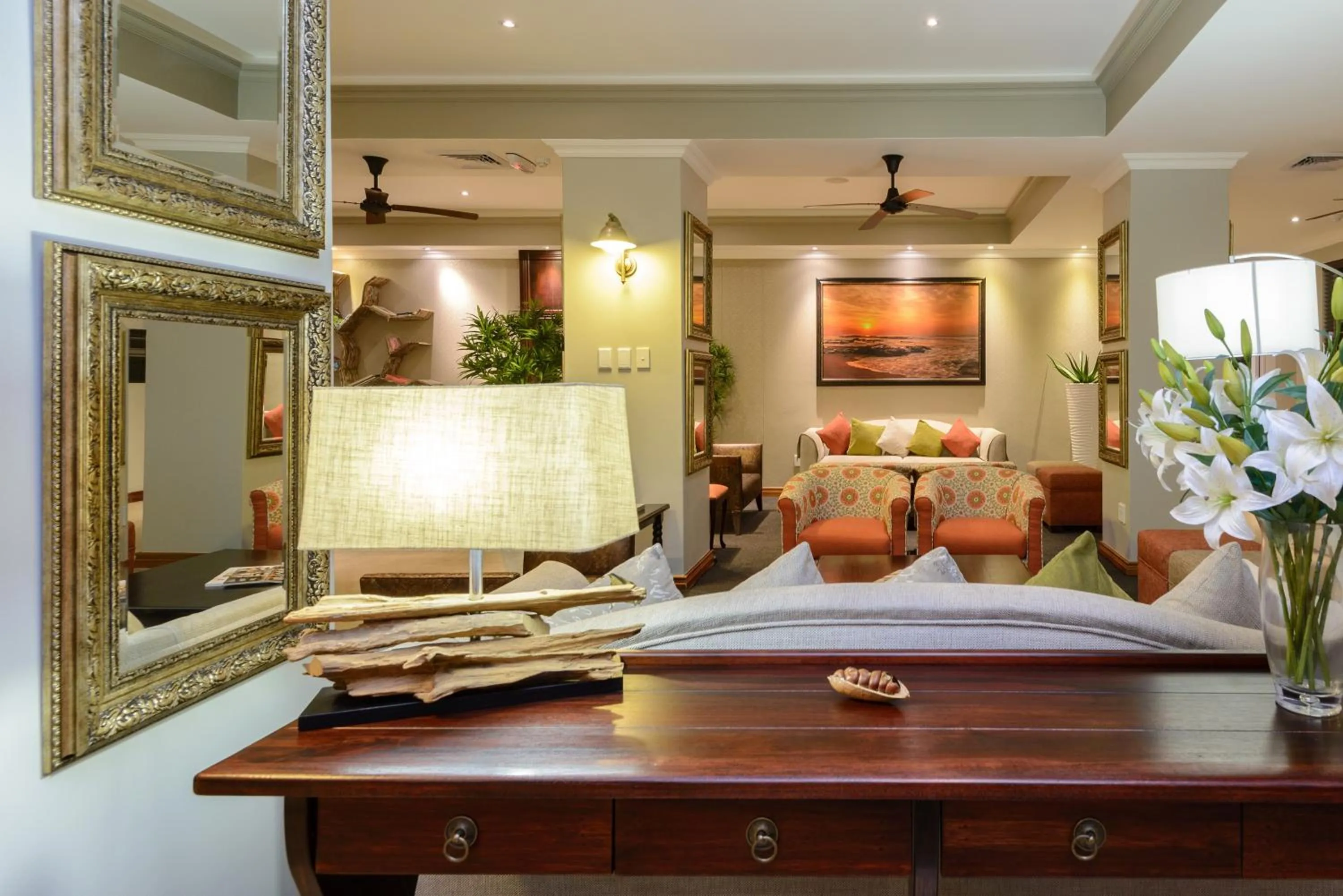 Communal lounge/ TV room in Umthunzi Hotel and Conference