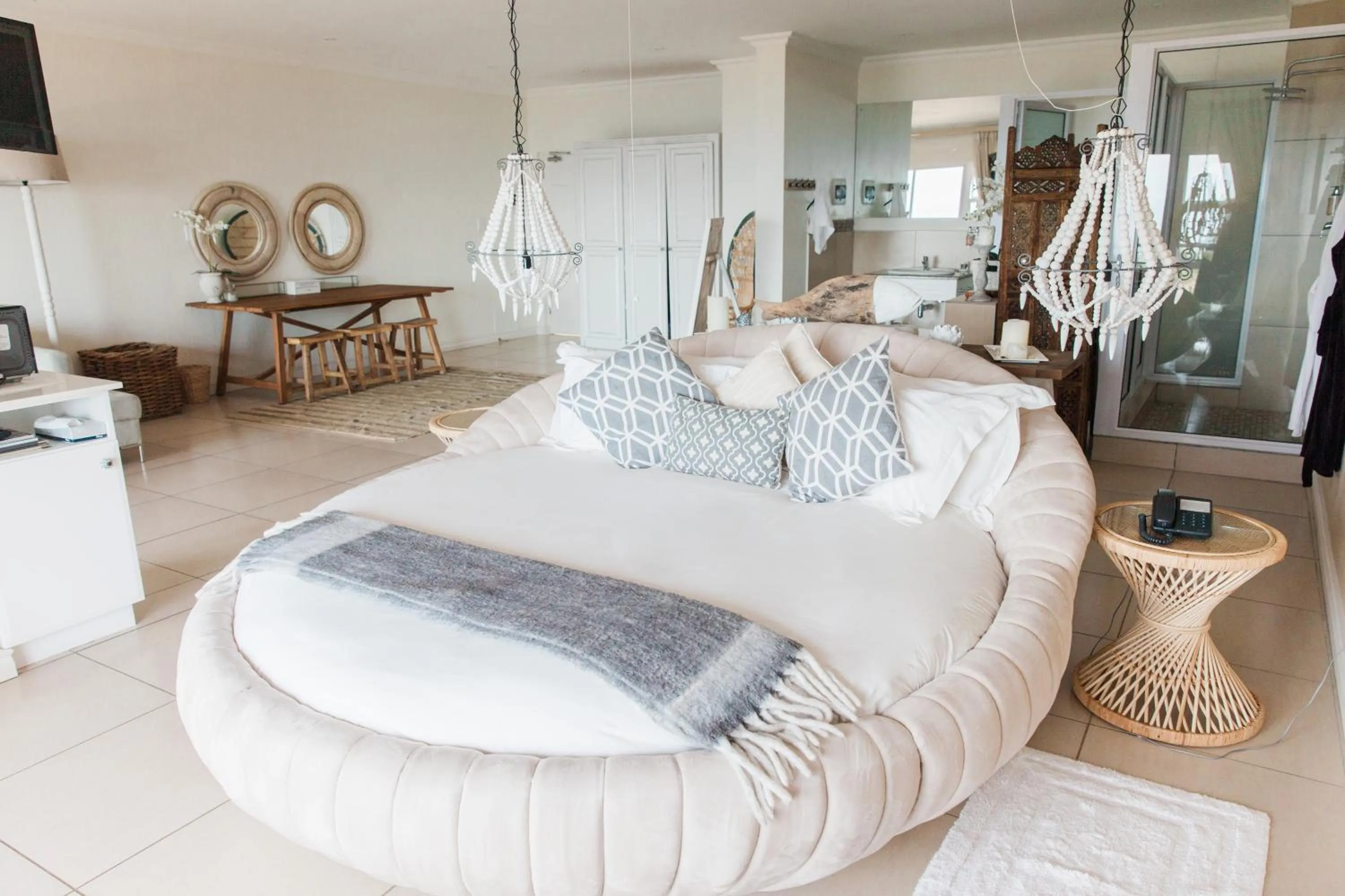 Bed in Umthunzi Hotel and Conference