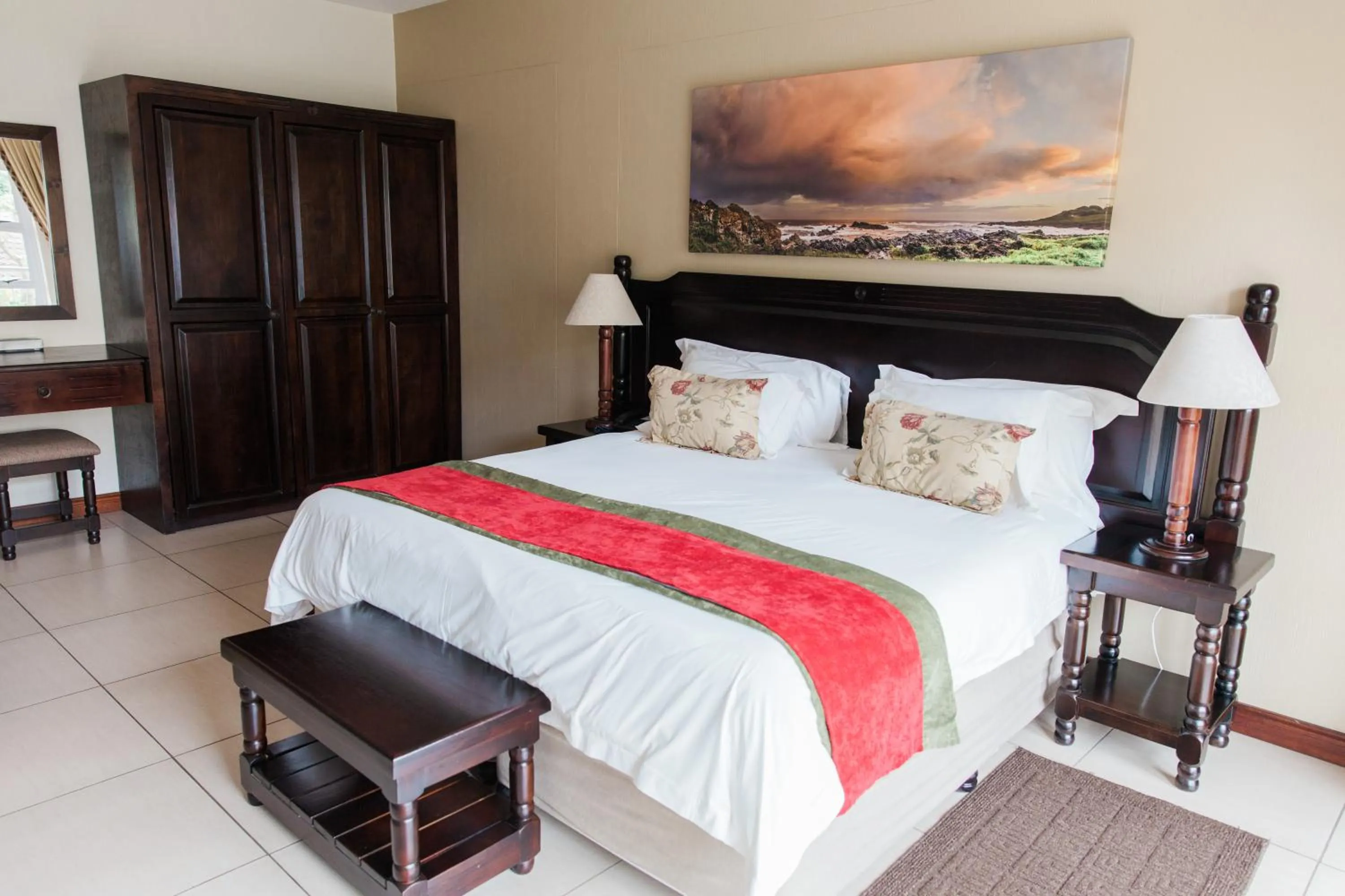 Bed in Umthunzi Hotel and Conference