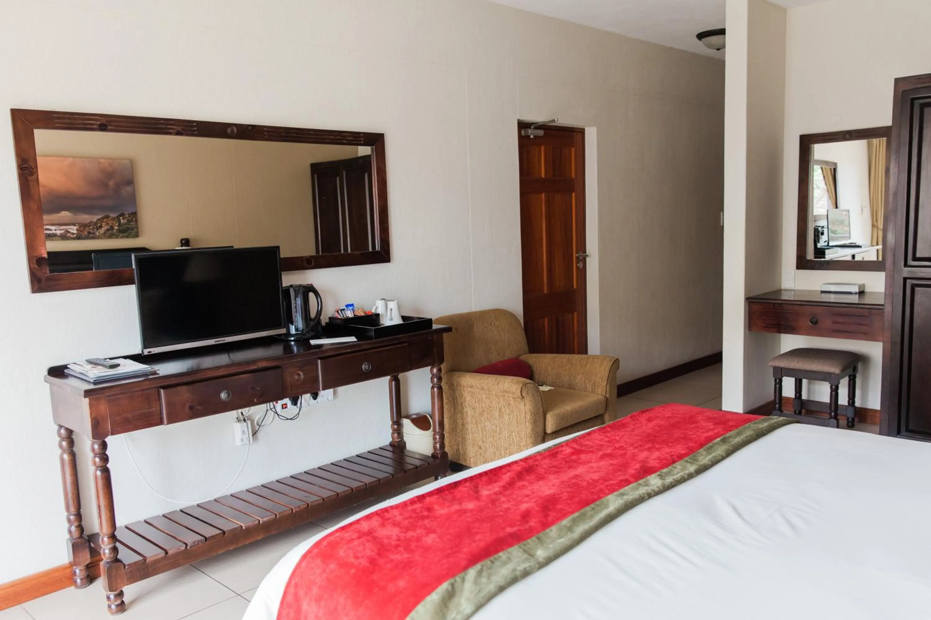 Bed in Umthunzi Hotel and Conference