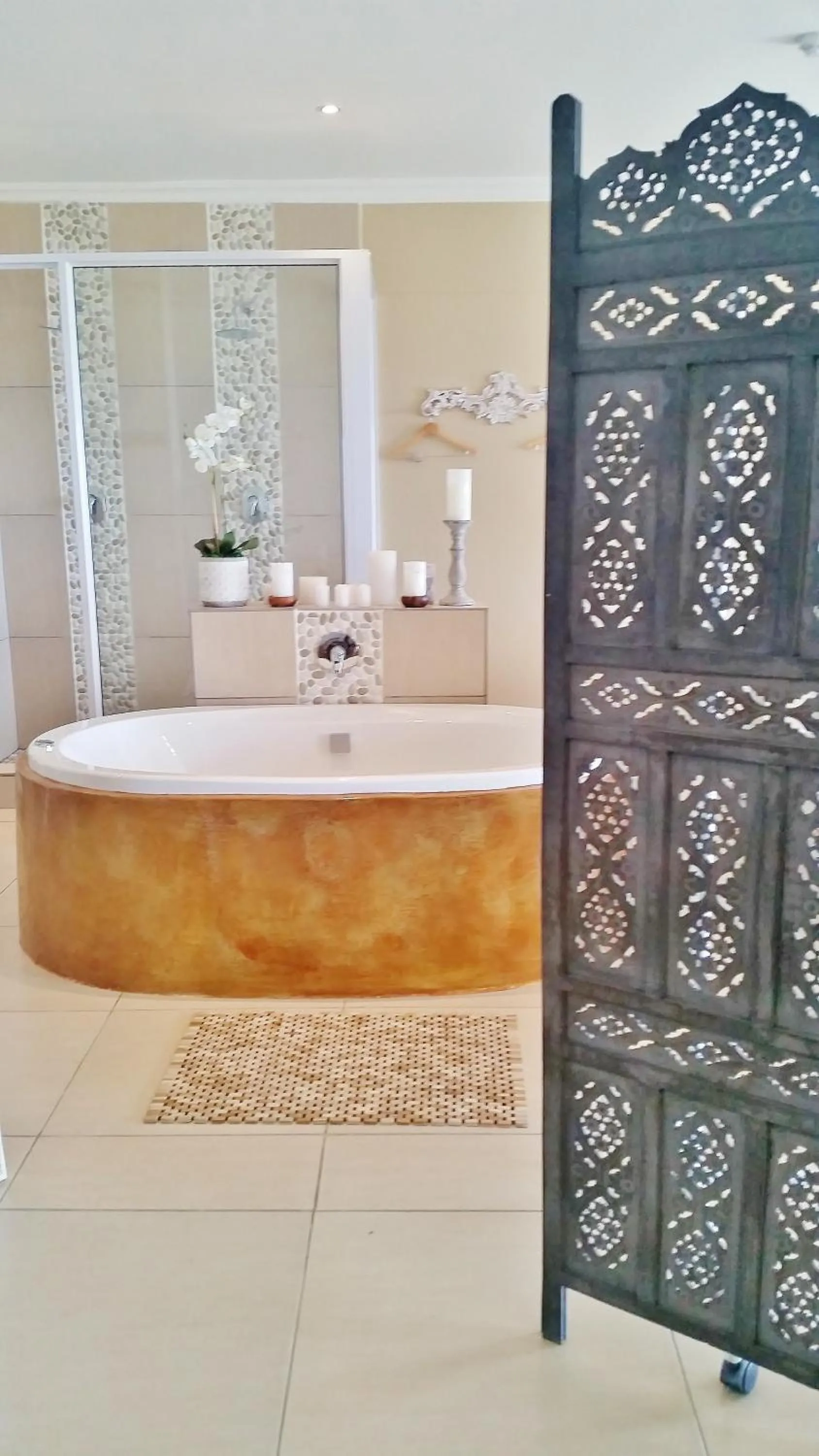 Shower in Umthunzi Hotel and Conference