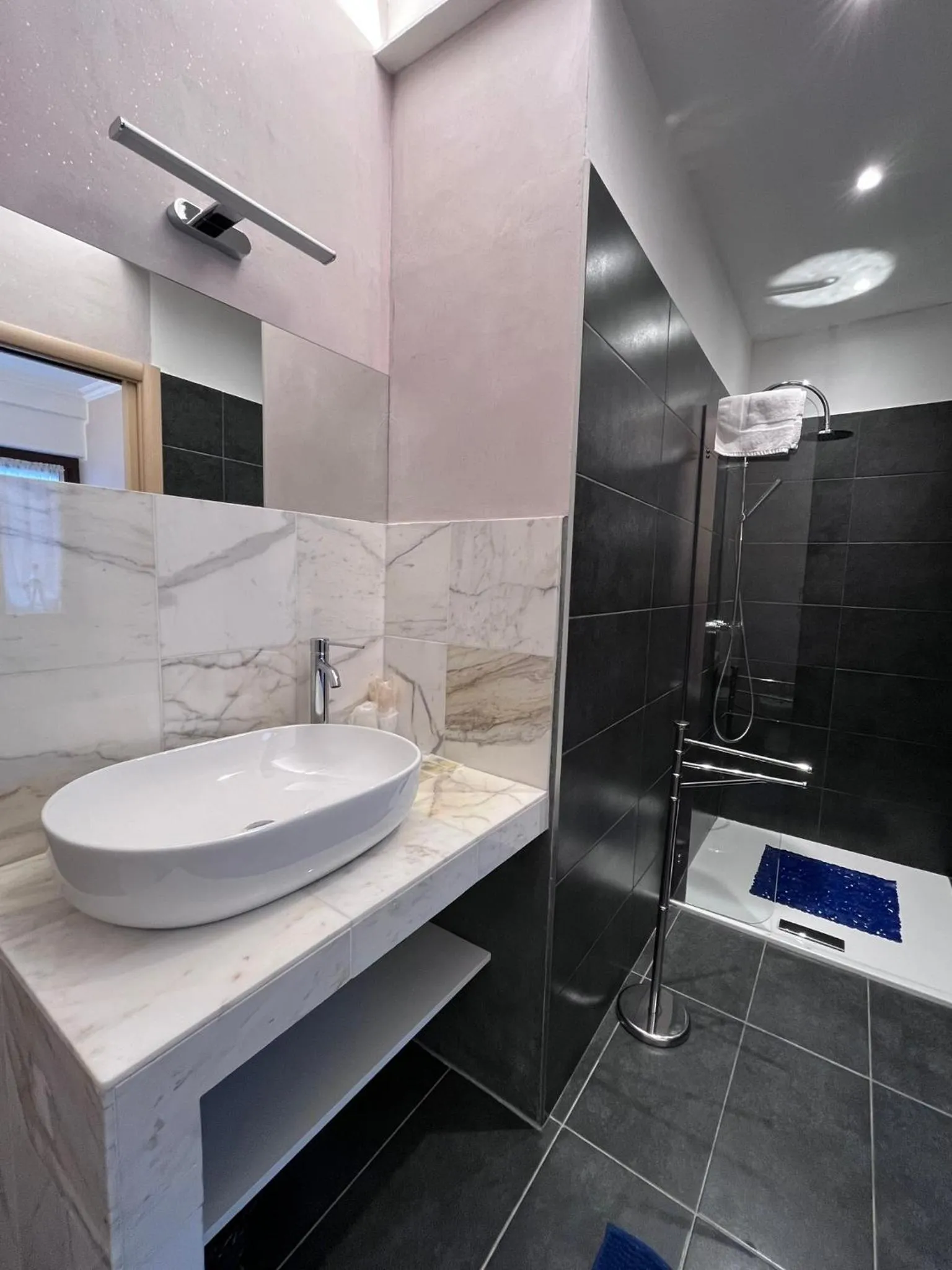 Bathroom in Albergo Baffo
