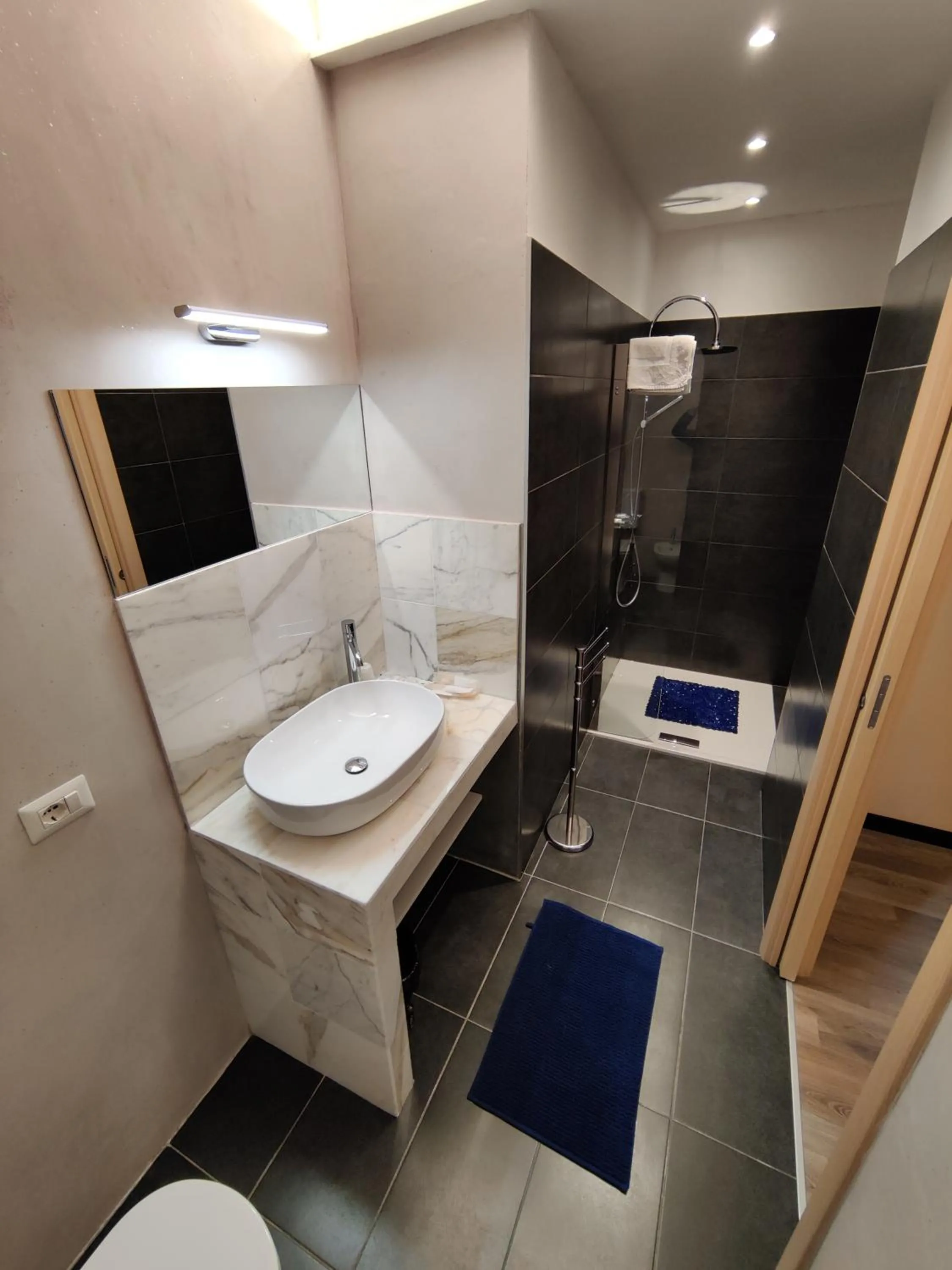 Shower in Albergo Baffo