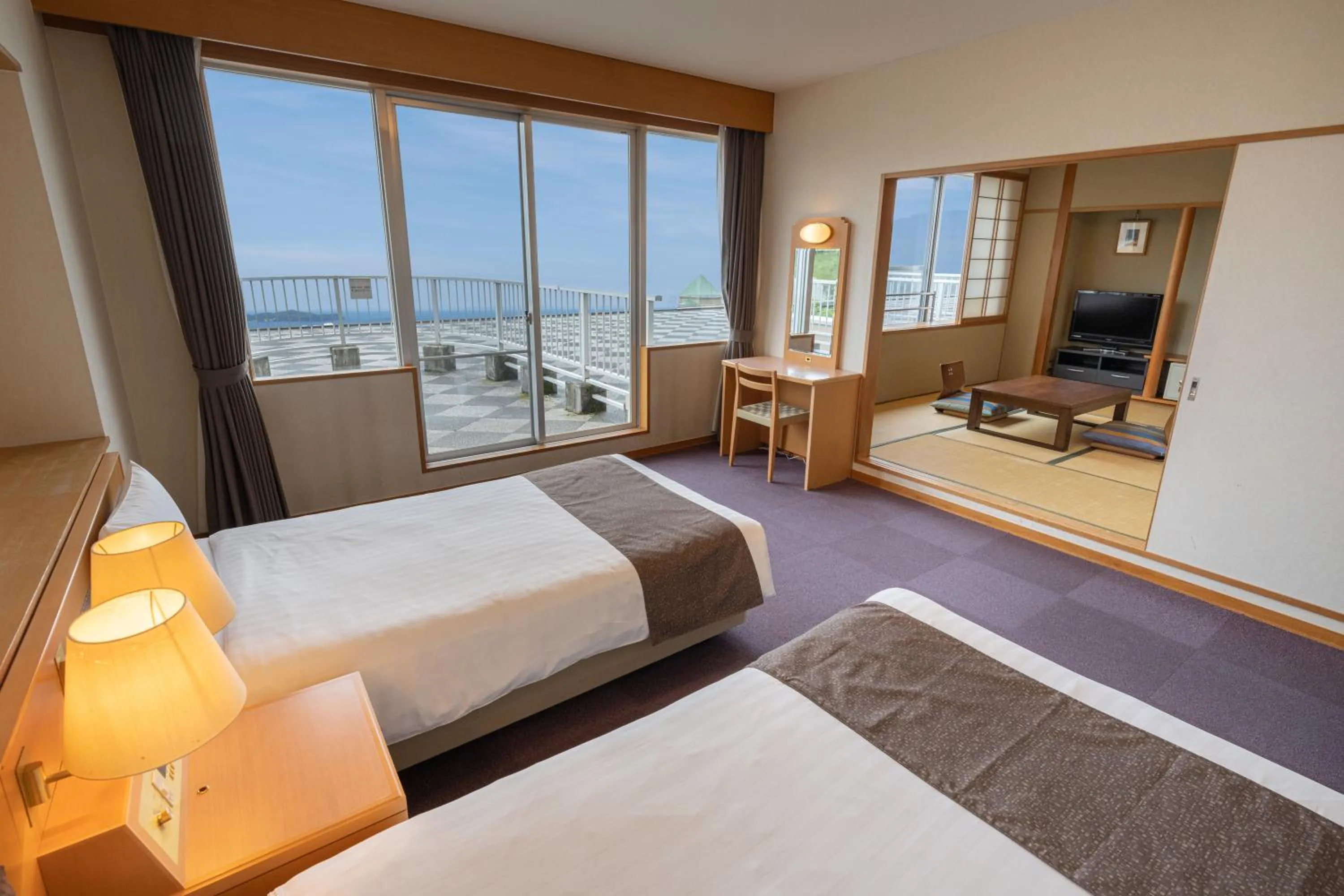Photo of the whole room, Bed in KAMENOI HOTEL Atami Annex